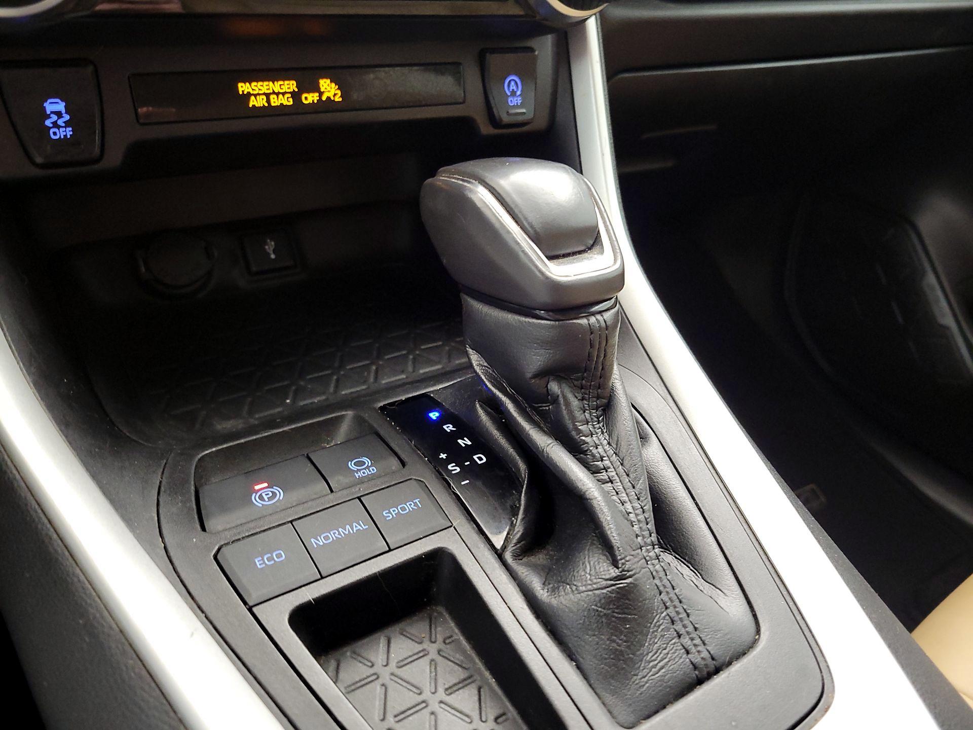 Thumbnail: 2021 Toyota RAV4 - 17