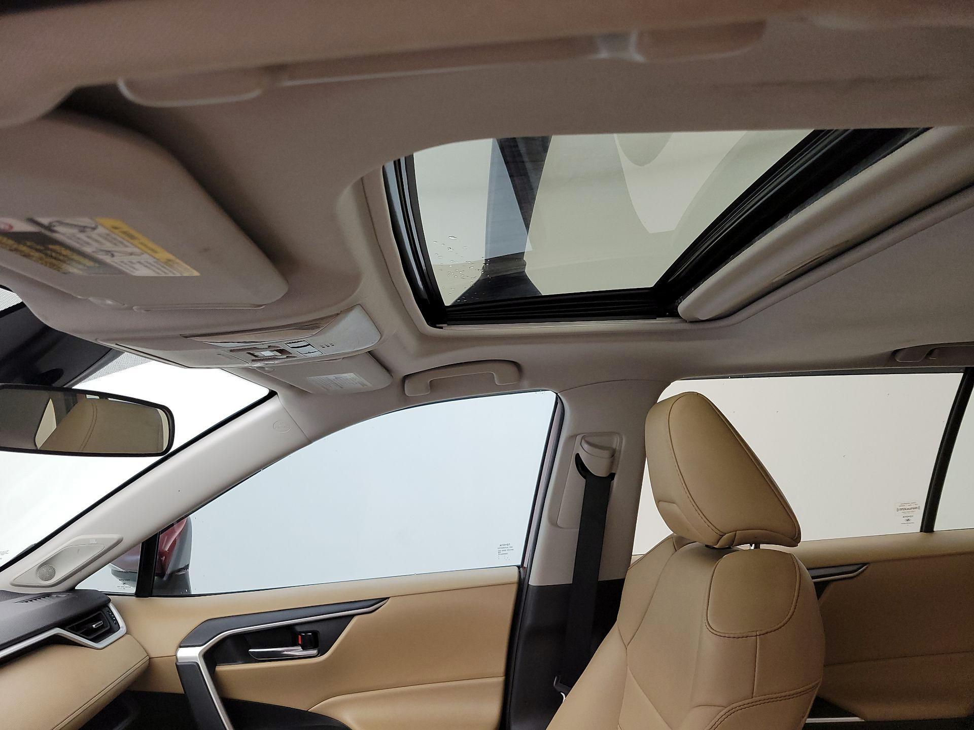 Thumbnail: 2021 Toyota RAV4 - 18