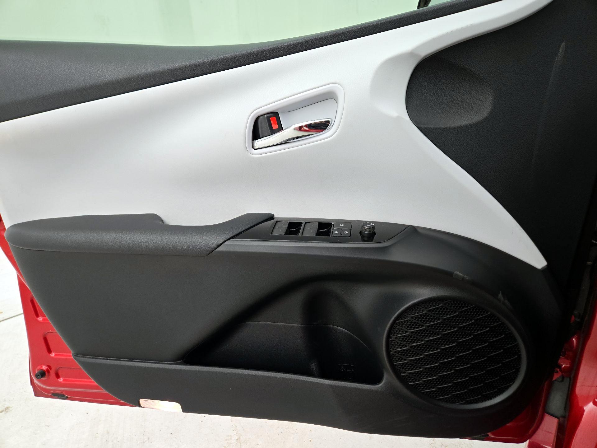 Thumbnail: 2019 Toyota Prius - 12