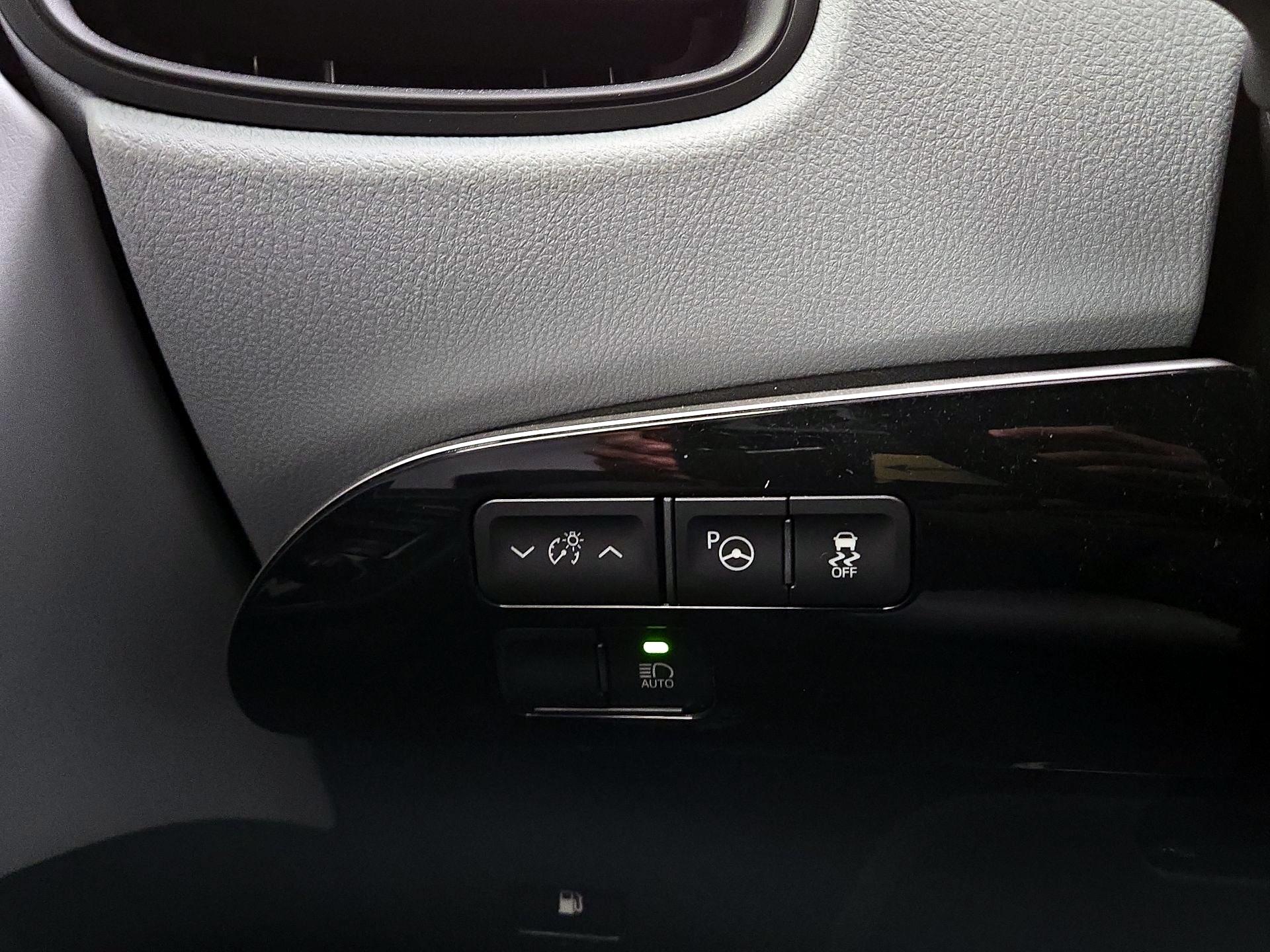 Thumbnail: 2019 Toyota Prius - 13