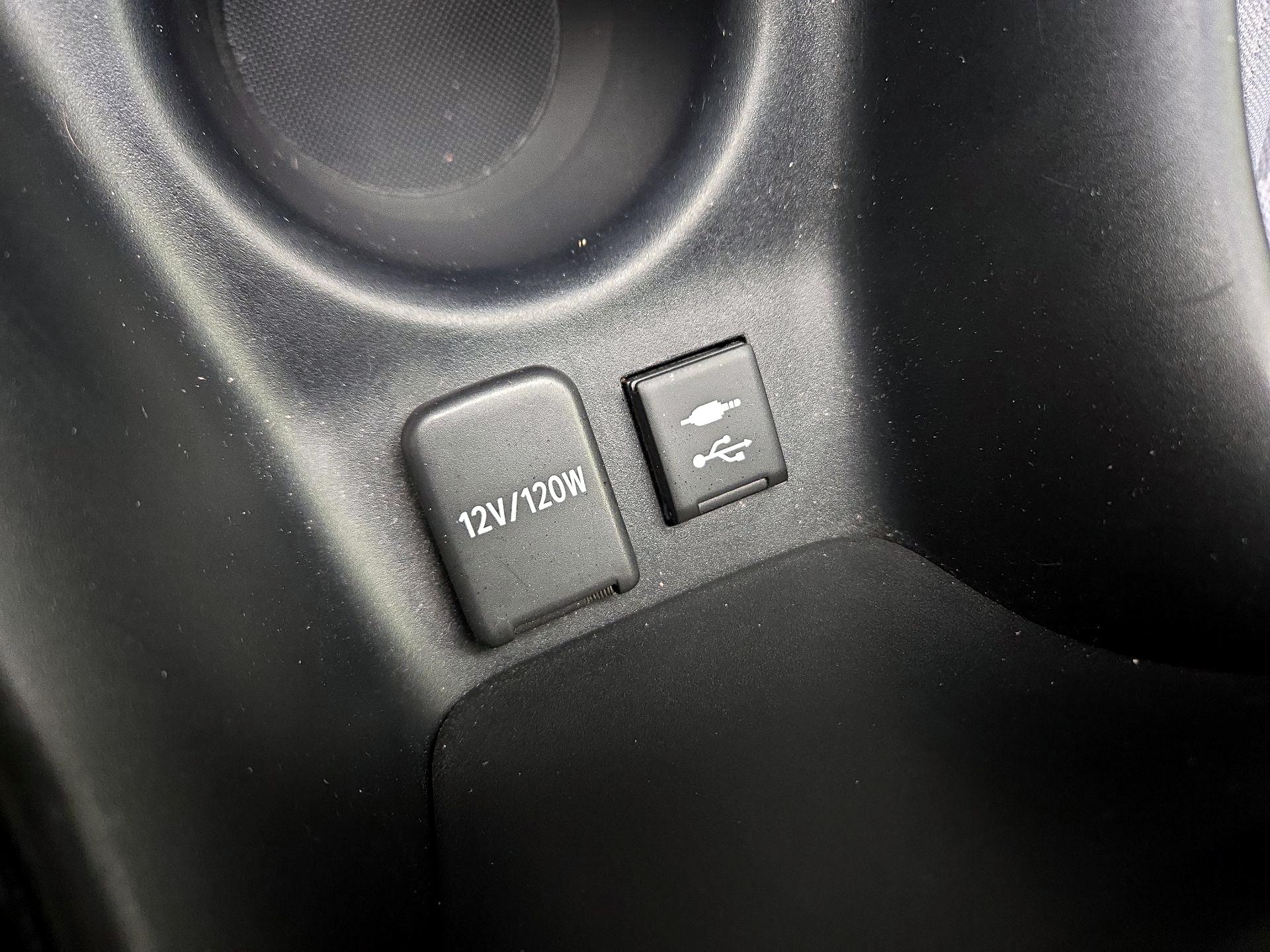 Thumbnail: 2019 Toyota Prius - 18