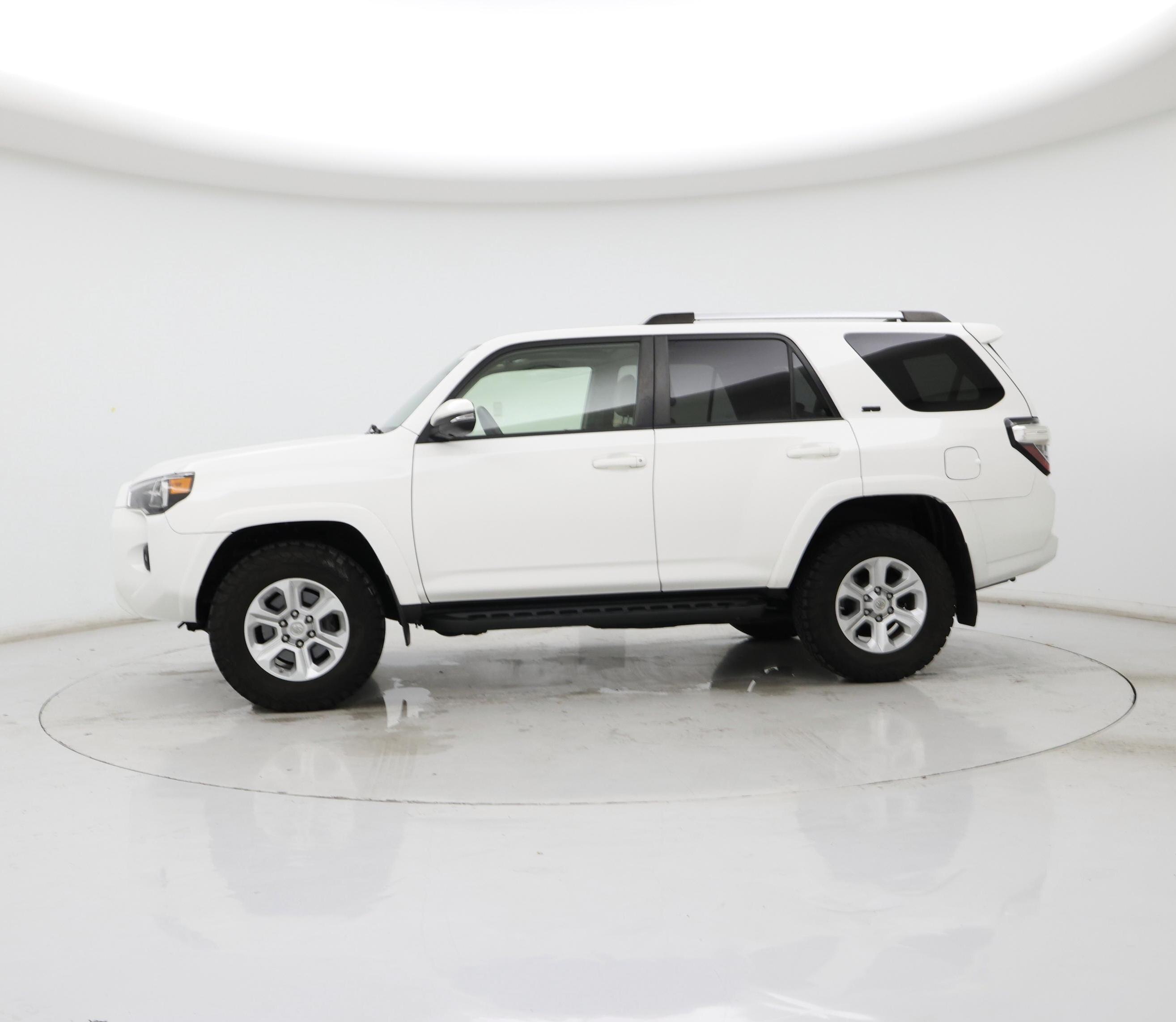 Thumbnail: 2019 Toyota 4Runner - 3