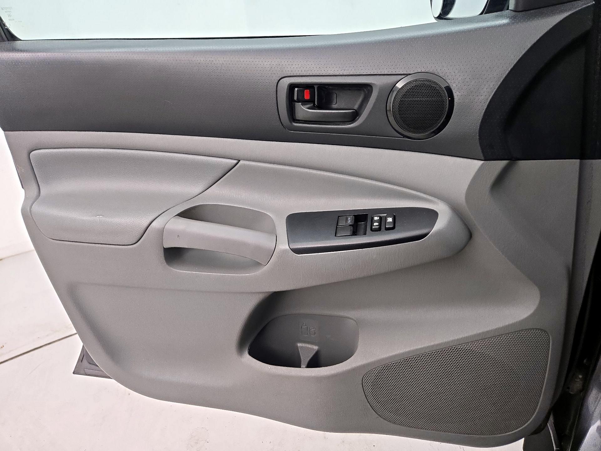 Thumbnail: 2015 Toyota Tacoma - 12