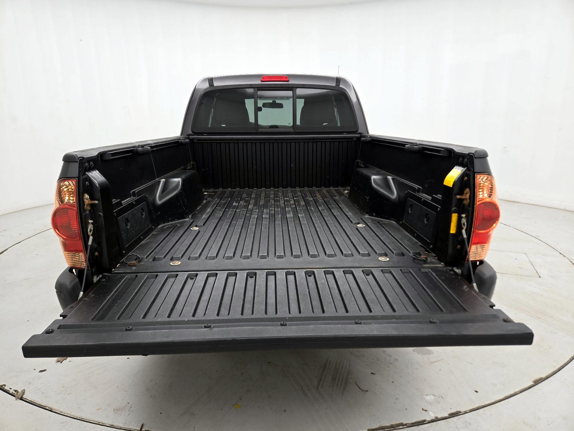 Thumbnail: 2015 Toyota Tacoma - 19