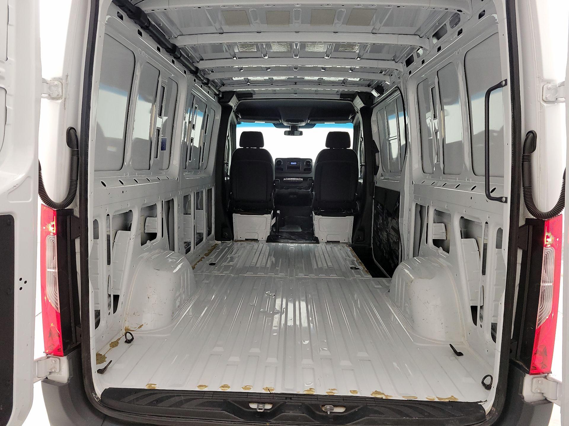 Thumbnail: 2025 Mercedes-Benz Sprinter - 19