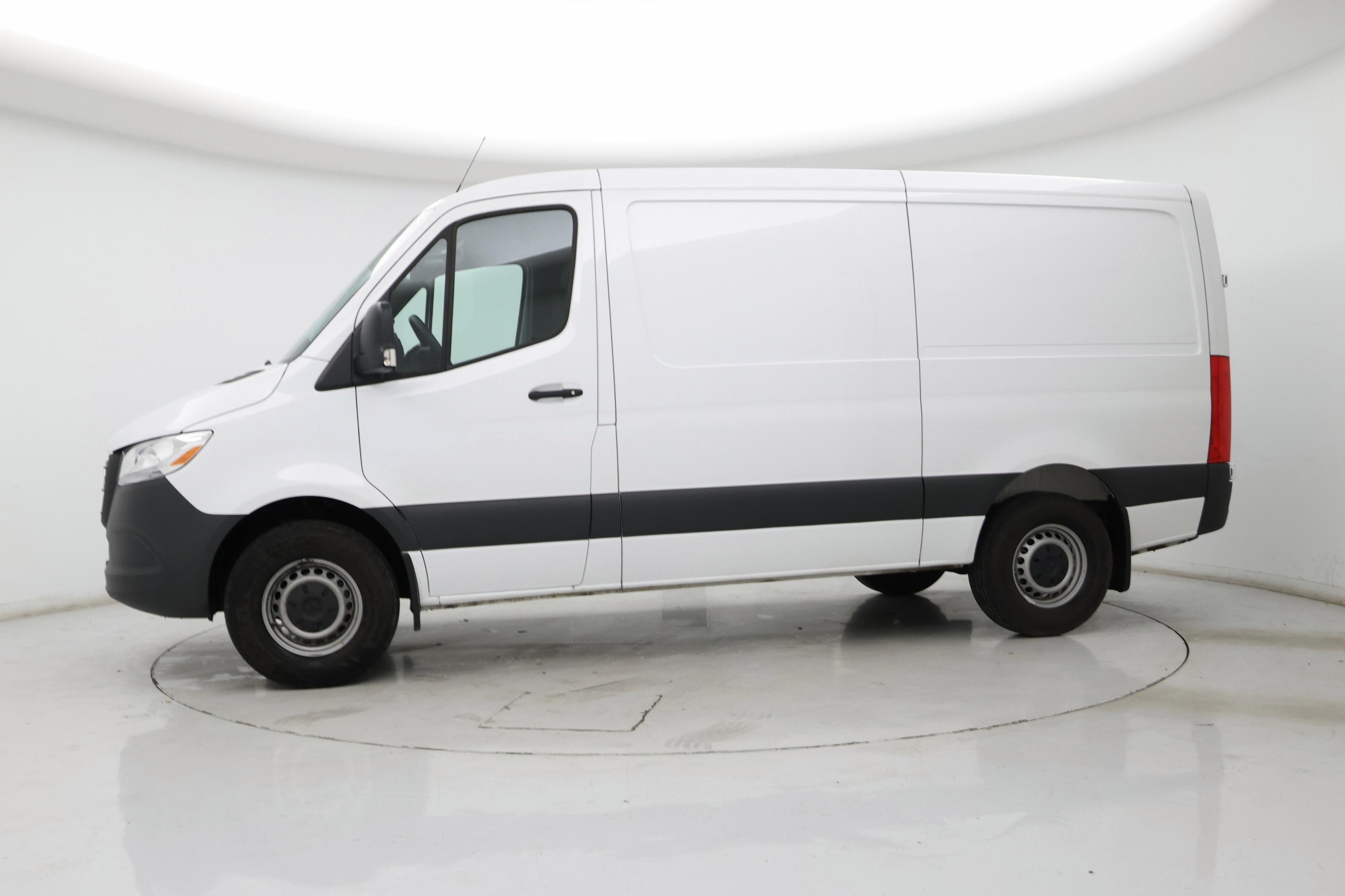Thumbnail: 2025 Mercedes-Benz Sprinter - 3