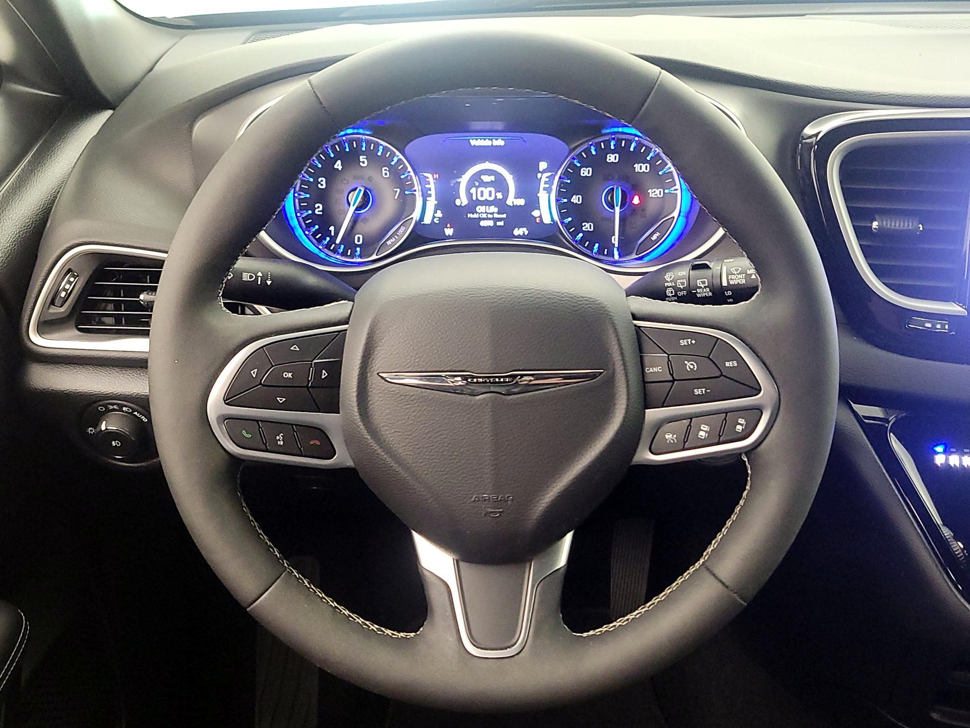 Thumbnail: 2025 Chrysler Pacifica - 10