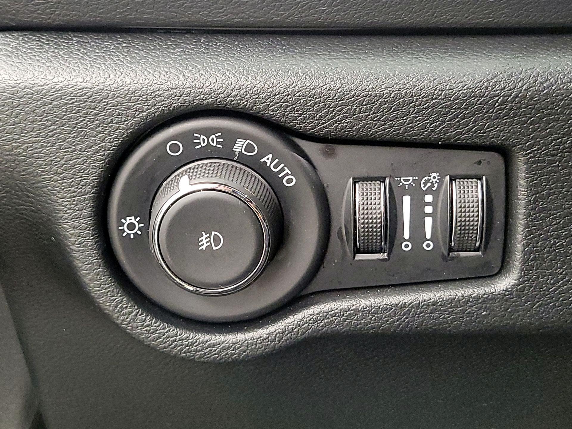 Thumbnail: 2025 Chrysler Pacifica - 13