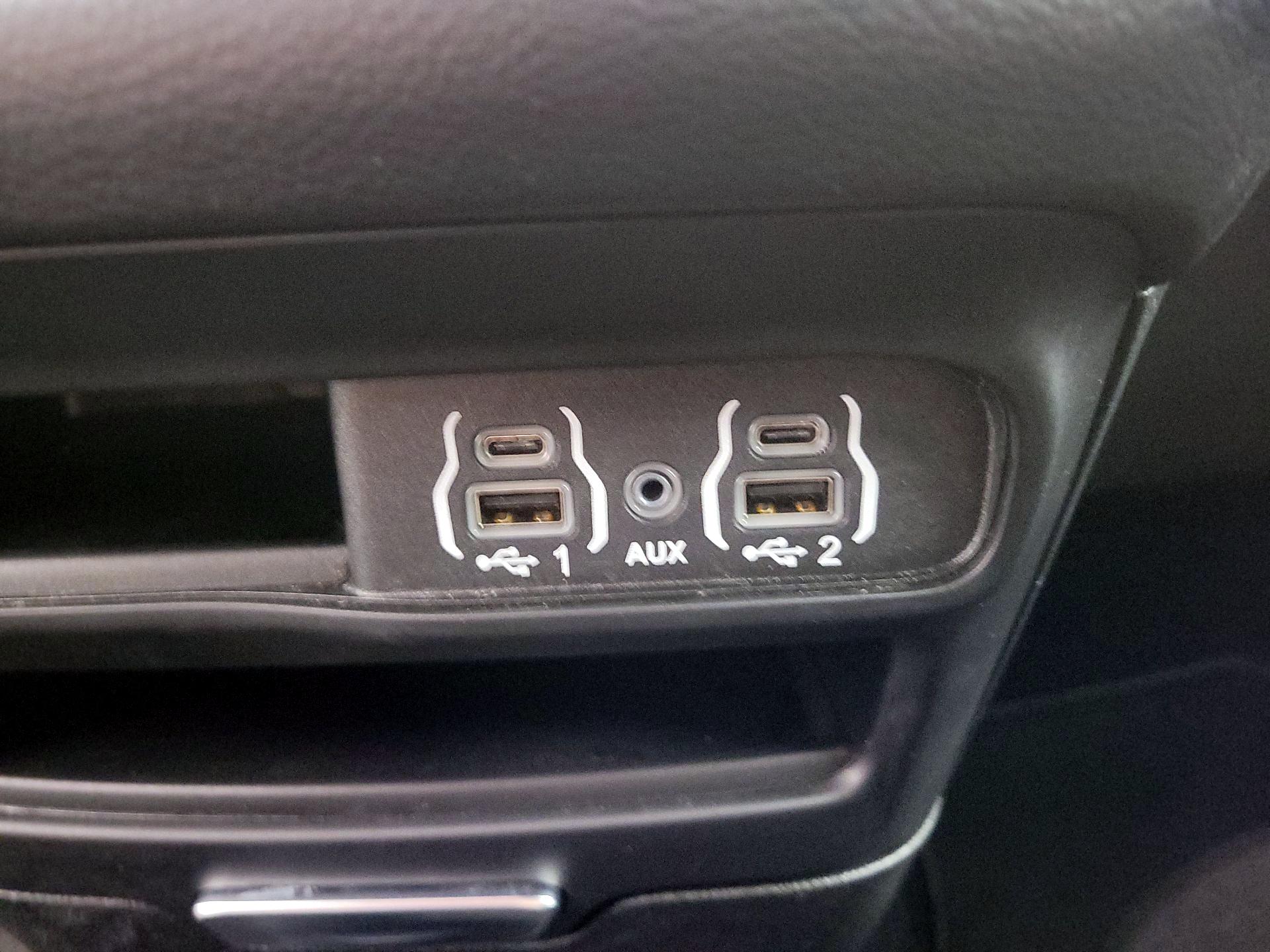 Thumbnail: 2025 Chrysler Pacifica - 18