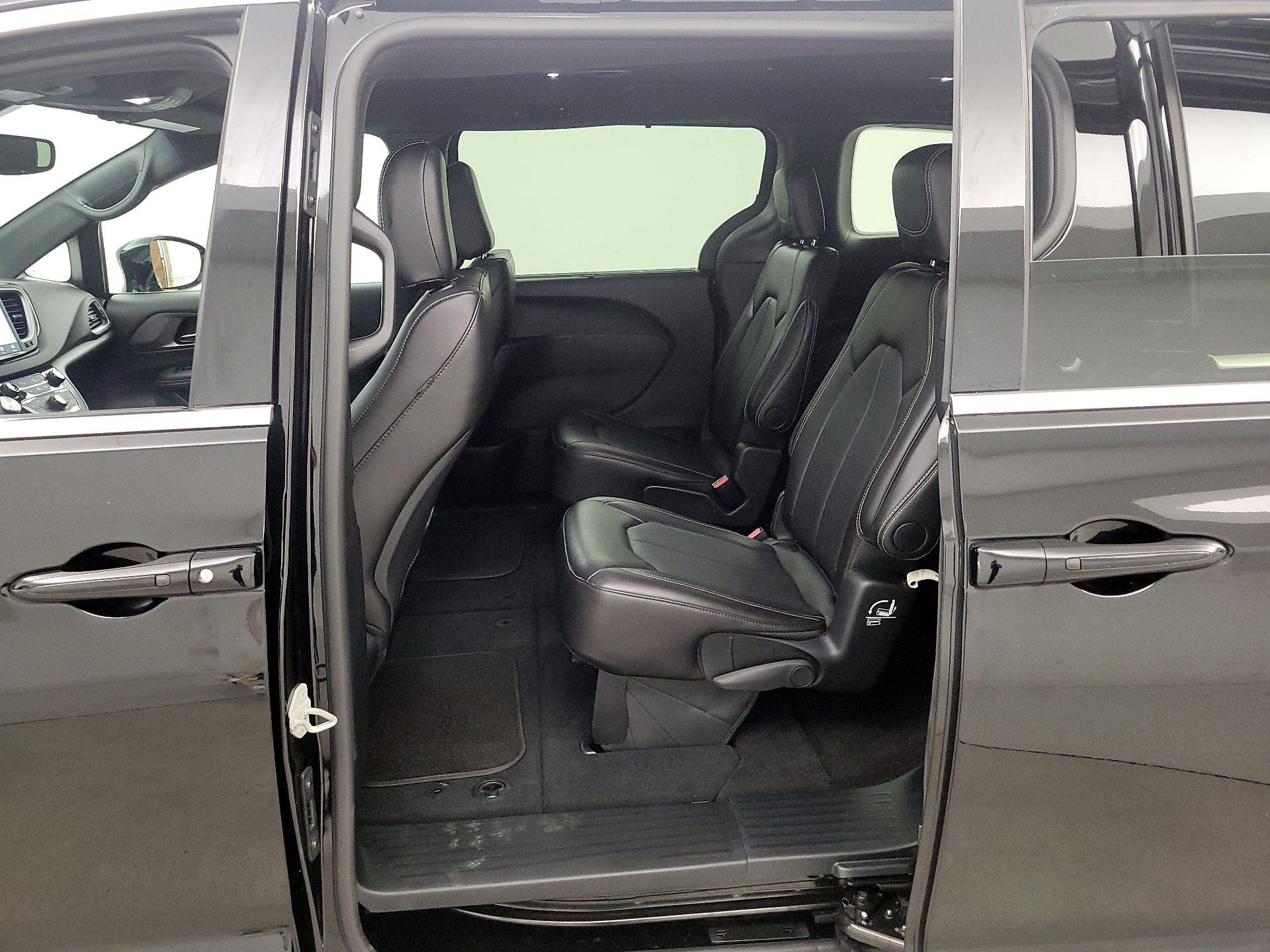 Thumbnail: 2025 Chrysler Pacifica - 19