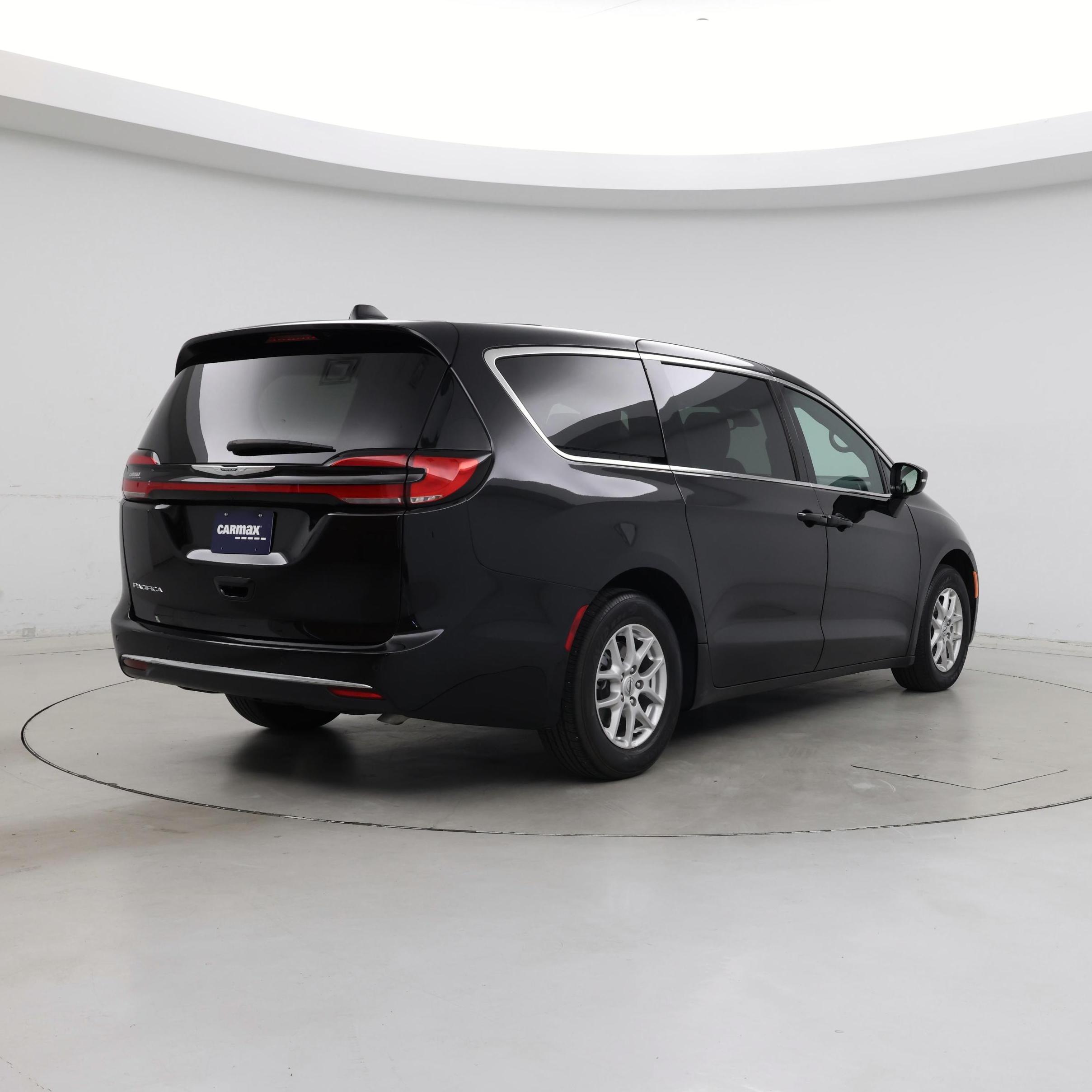 Thumbnail: 2025 Chrysler Pacifica - 8