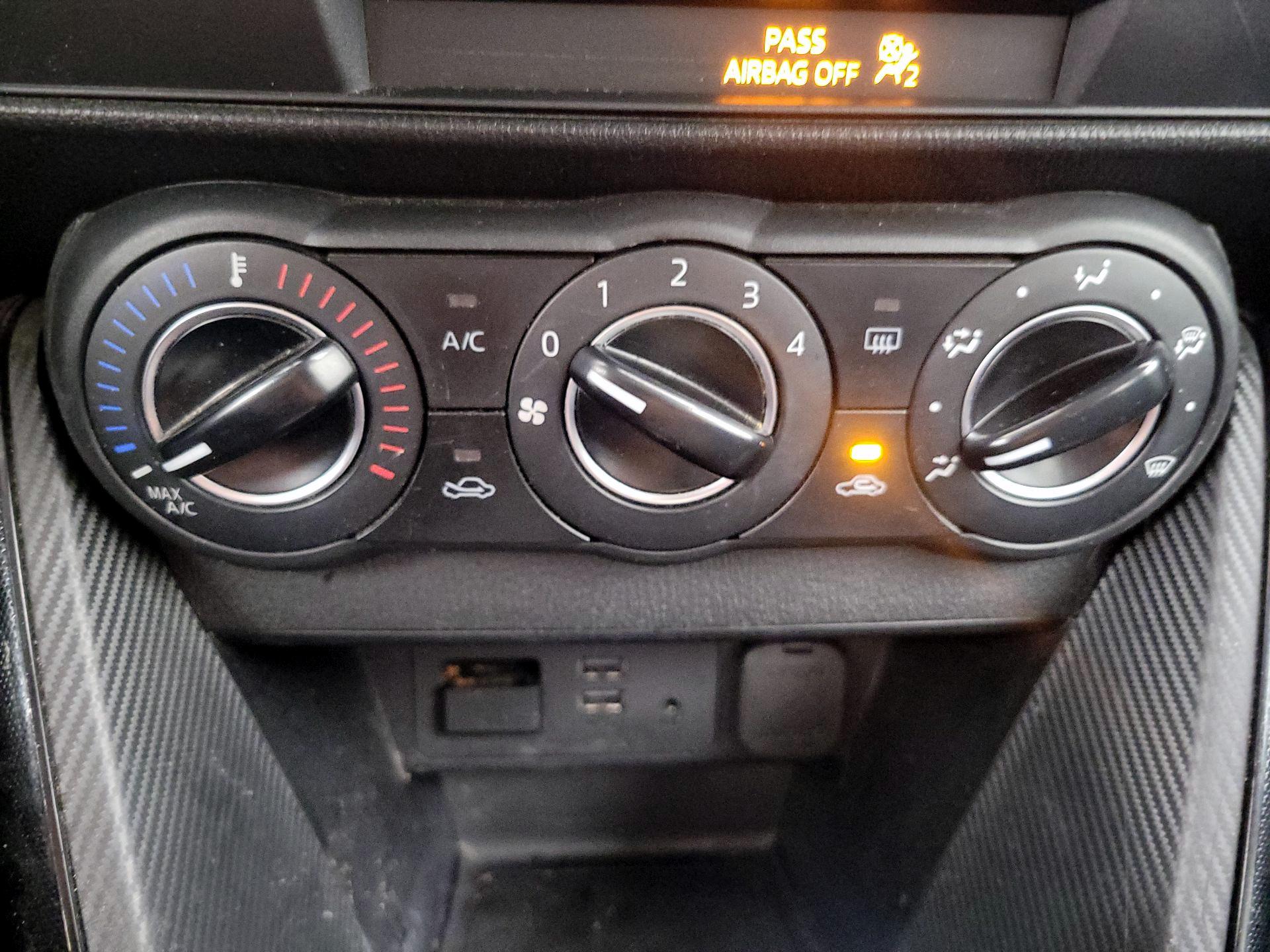 Thumbnail: 2018 Toyota Yaris iA - 16