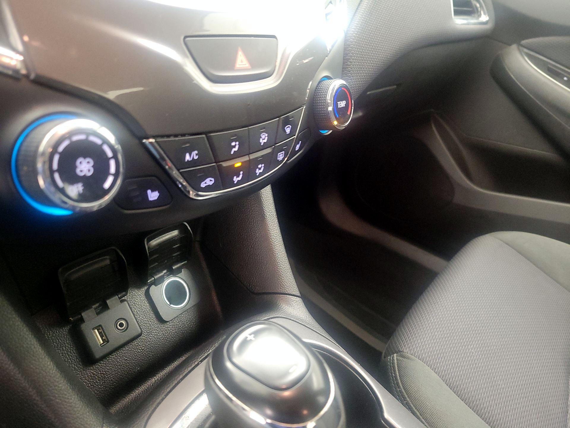 Thumbnail: 2018 Chevrolet Cruze - 16