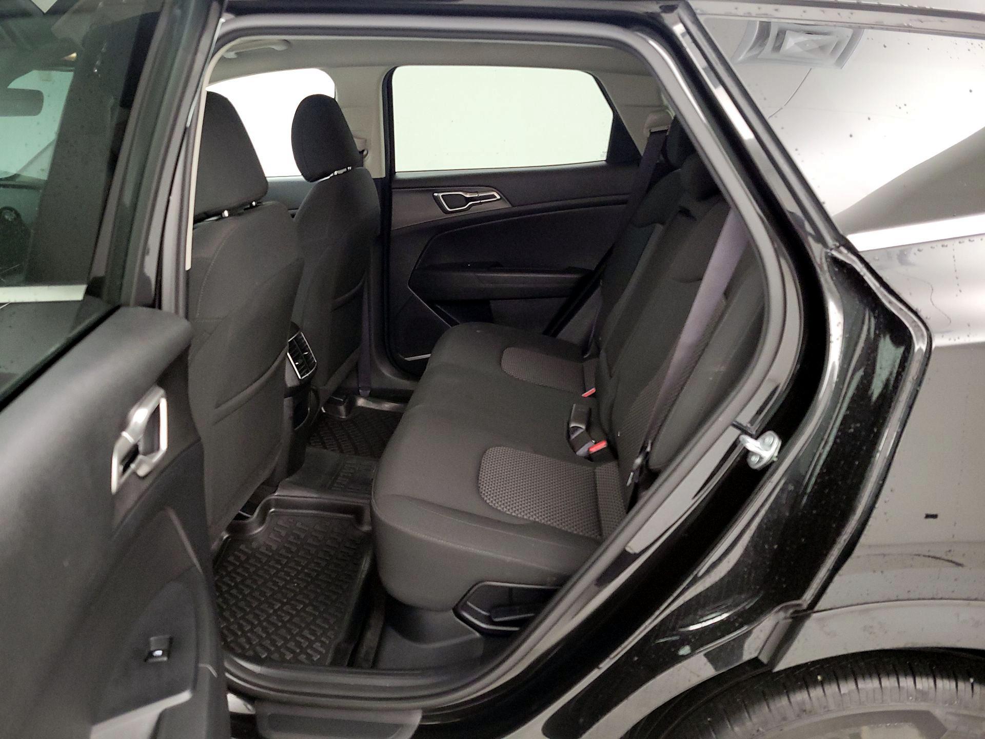 Thumbnail: 2023 Kia Sportage - 18