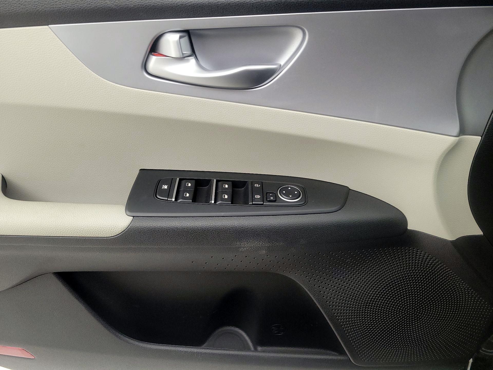 Thumbnail: 2023 Kia Forte - 12