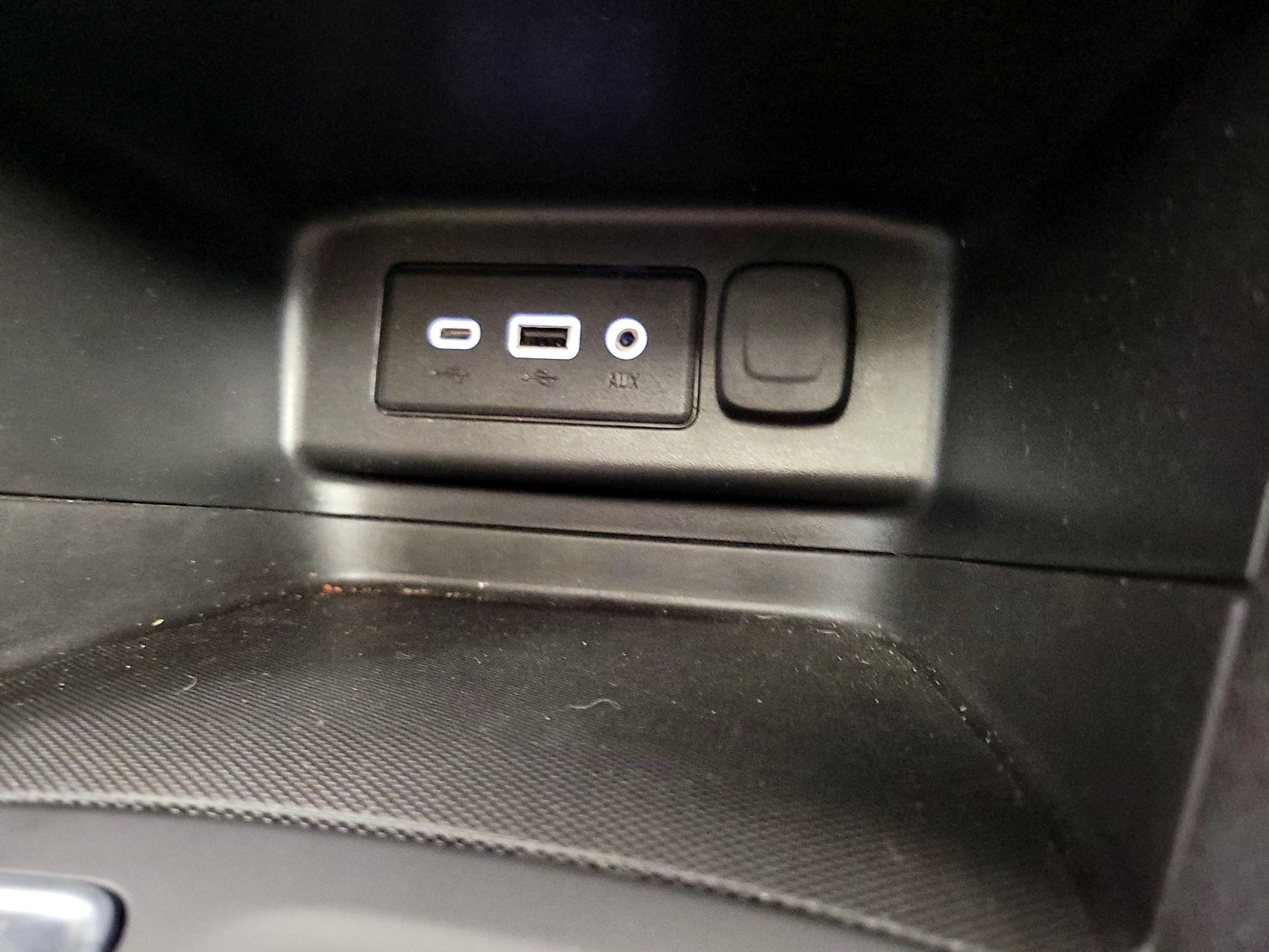 Thumbnail: 2022 Chevrolet Equinox - 18