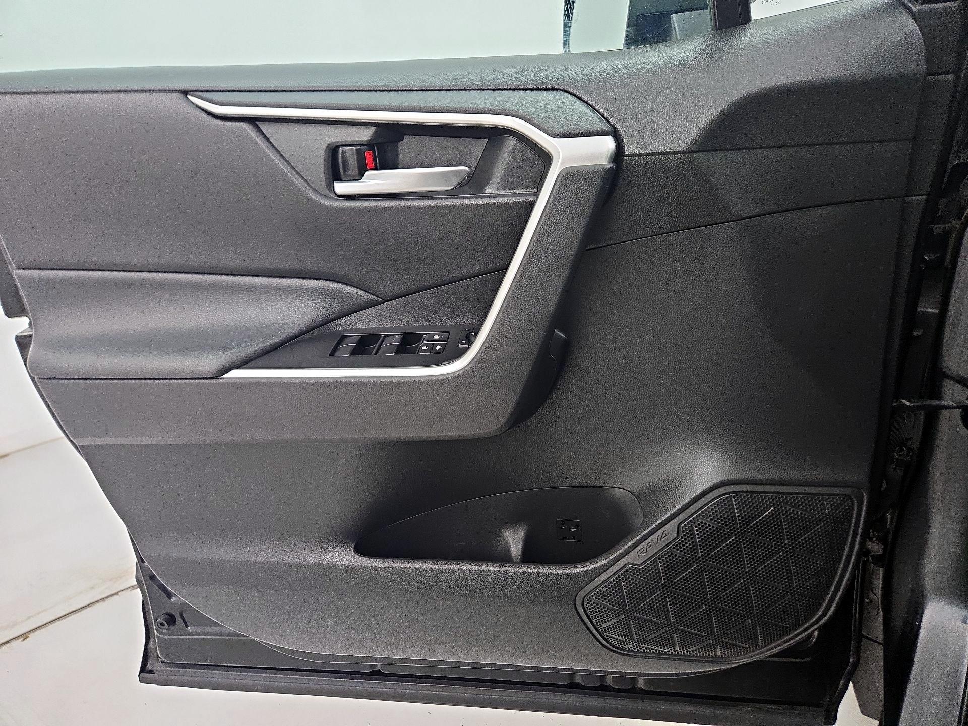 Thumbnail: 2021 Toyota RAV4 - 12