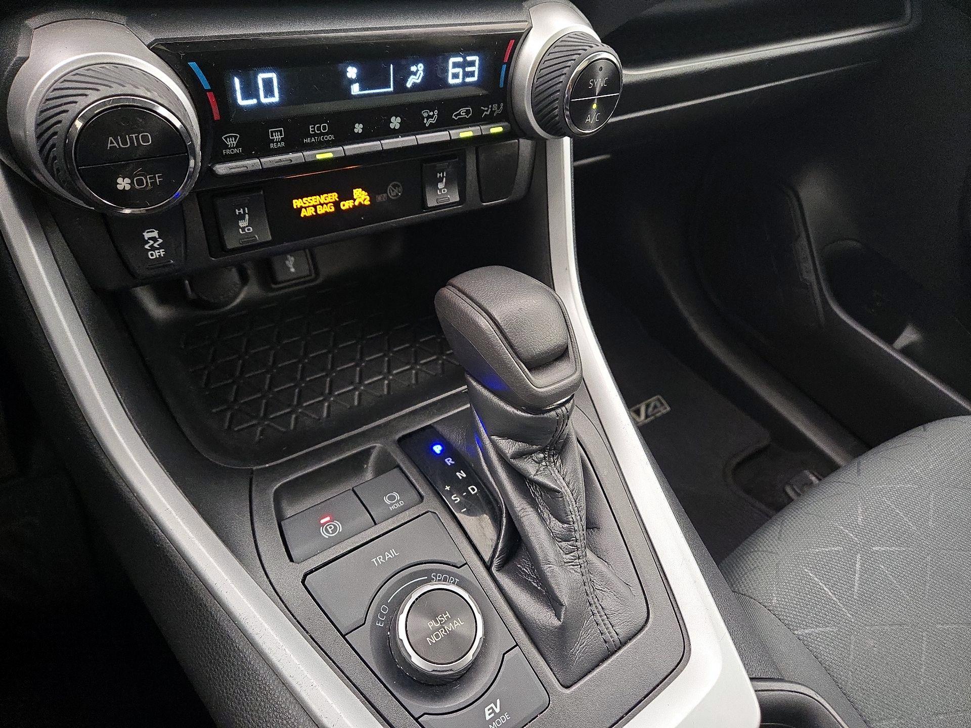 Thumbnail: 2021 Toyota RAV4 - 17