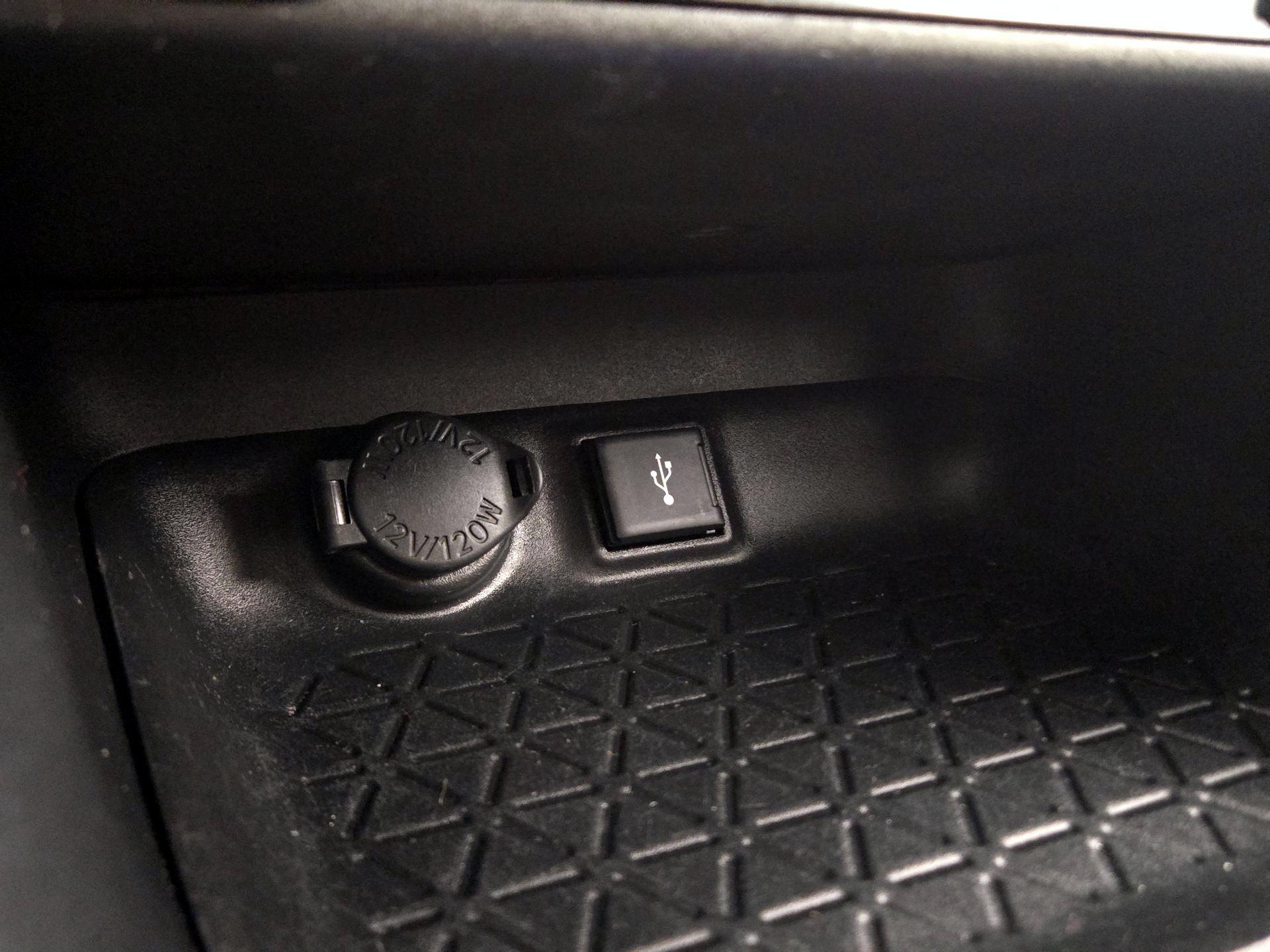 Thumbnail: 2021 Toyota RAV4 - 18