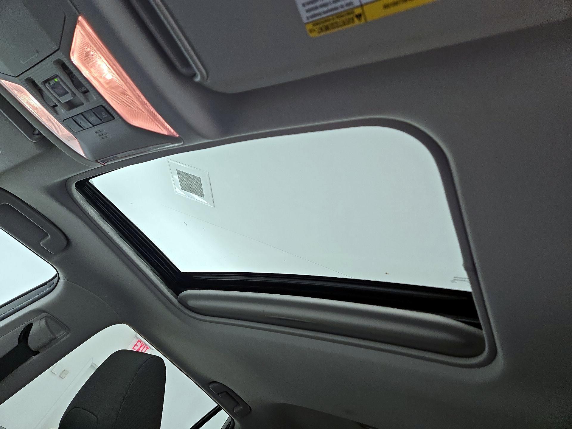 Thumbnail: 2021 Toyota RAV4 - 19