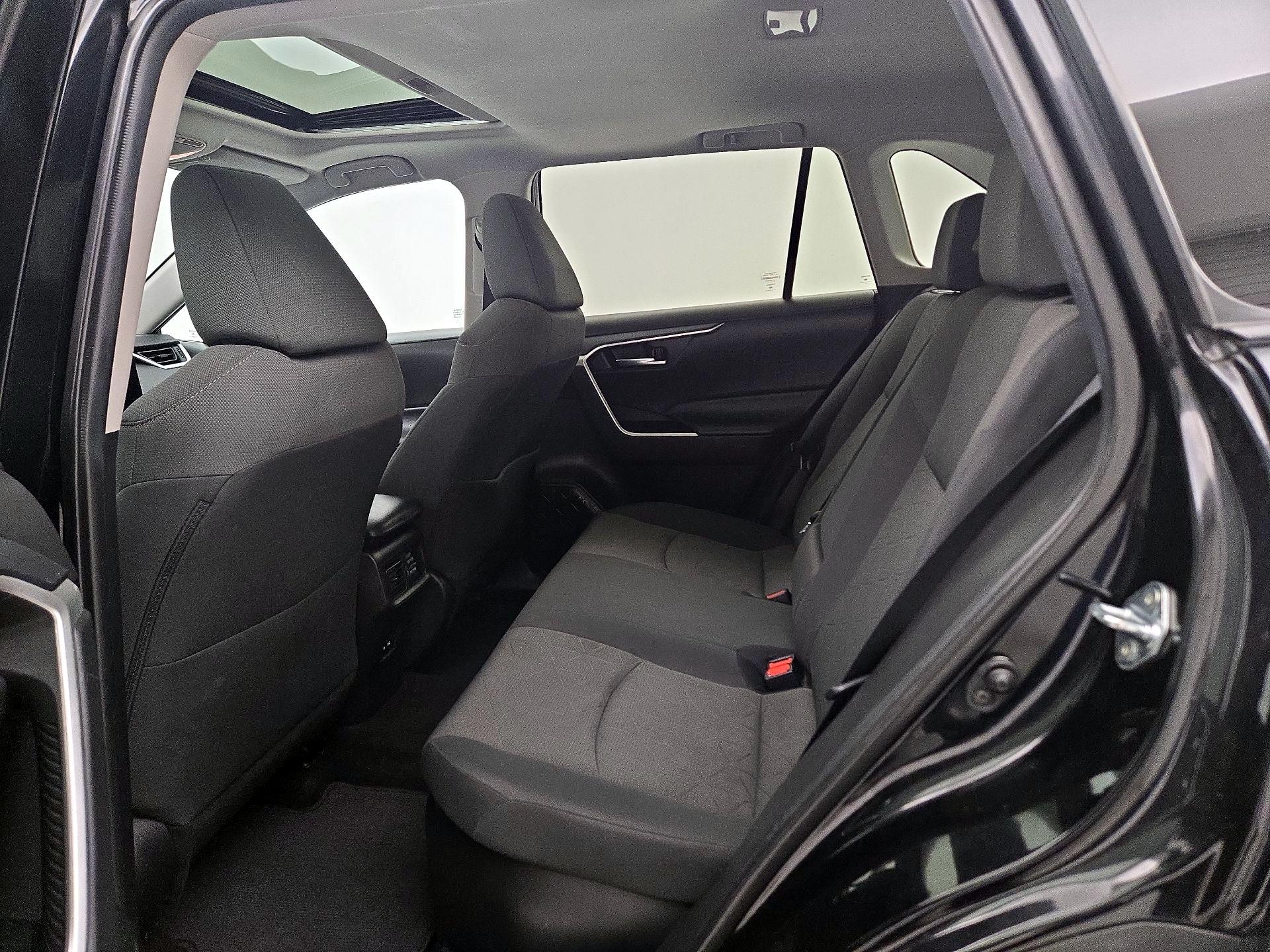 Thumbnail: 2021 Toyota RAV4 - 20