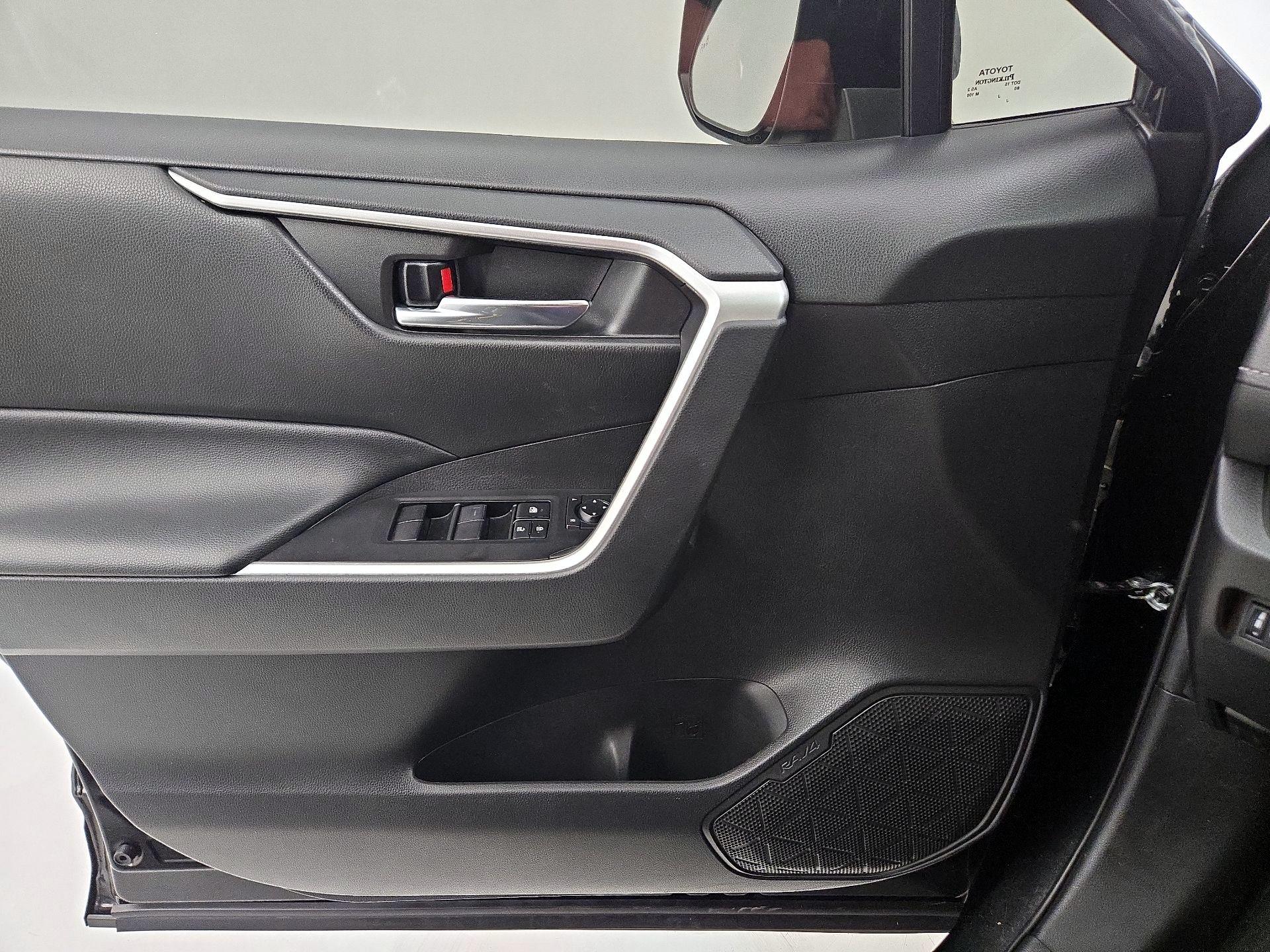 Thumbnail: 2021 Toyota RAV4 - 12