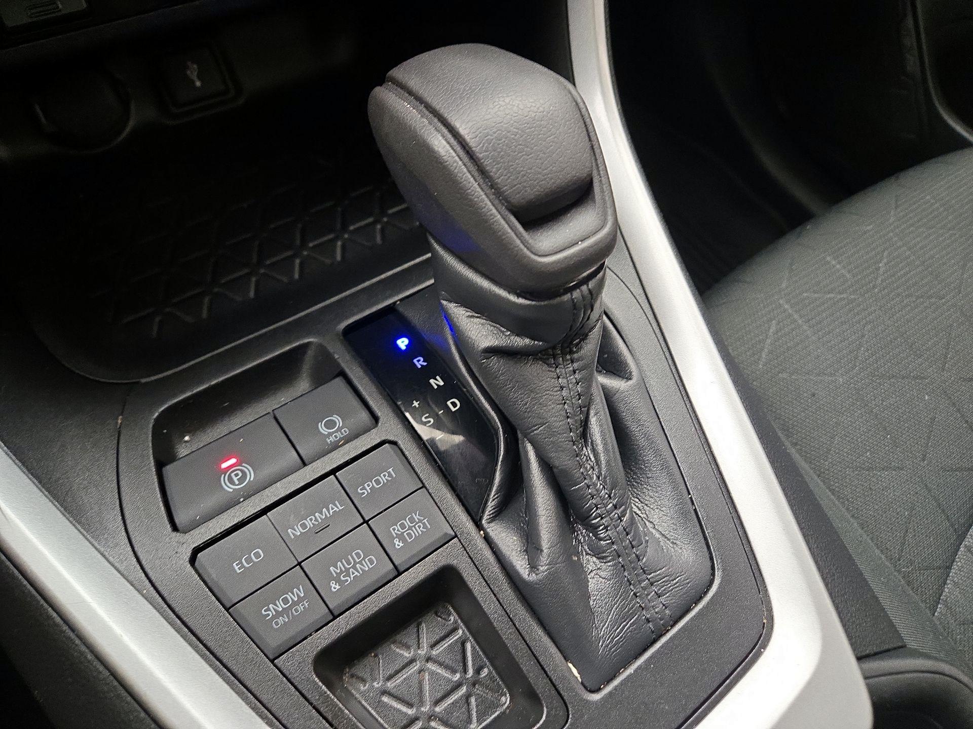 Thumbnail: 2021 Toyota RAV4 - 17