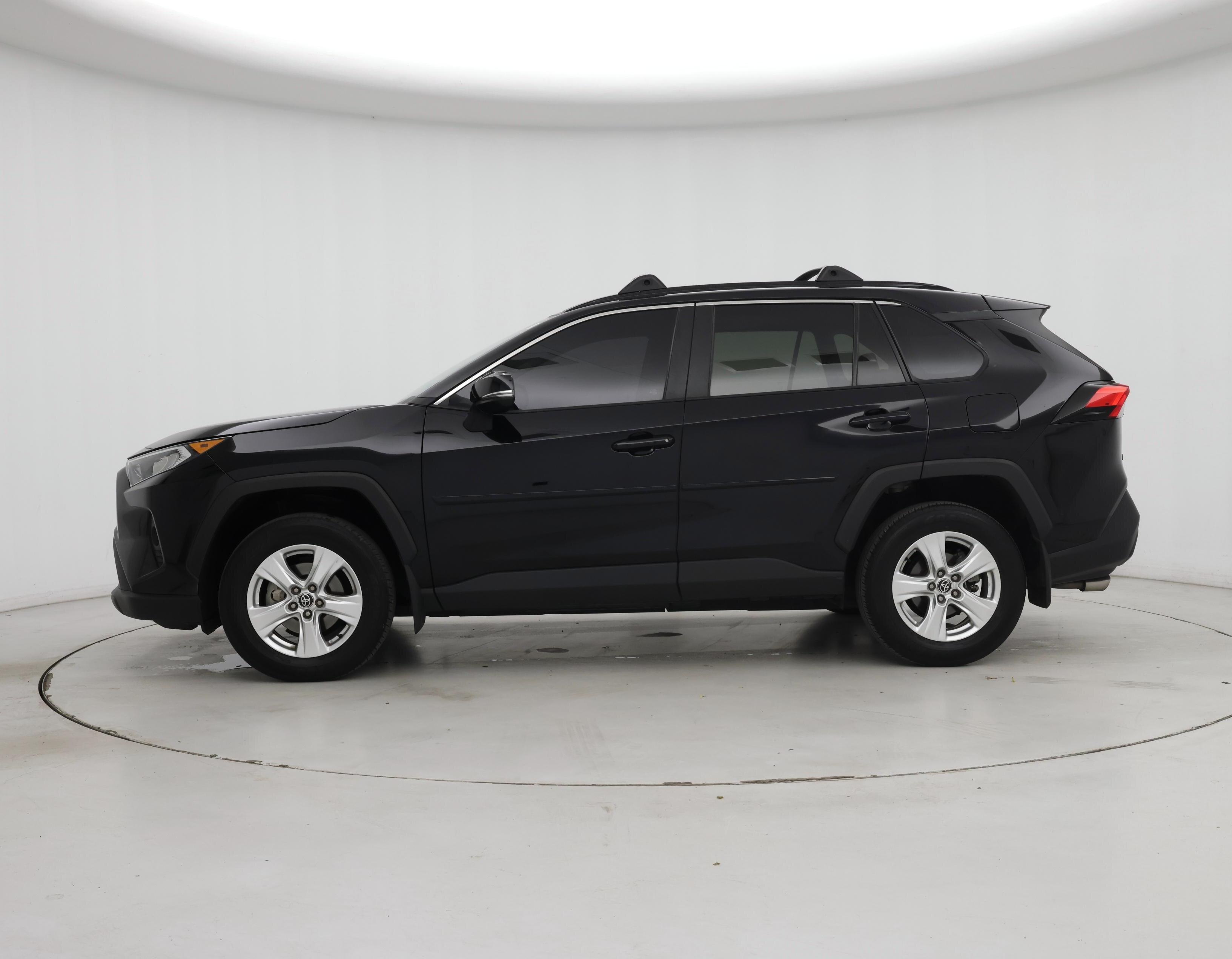 Thumbnail: 2021 Toyota RAV4 - 3