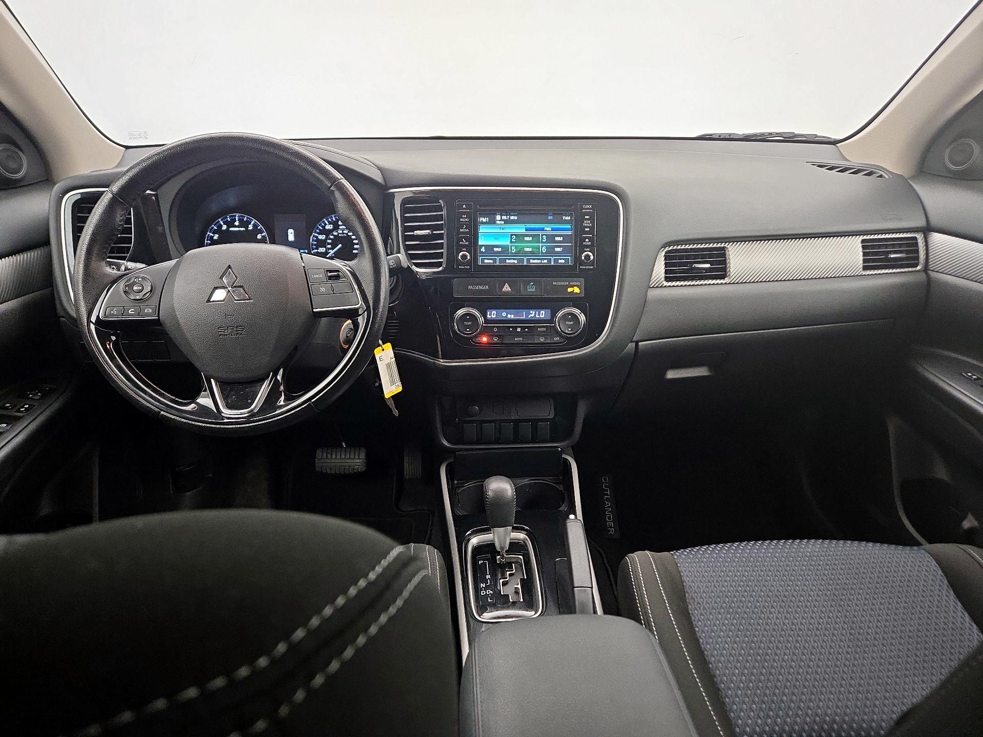 Thumbnail: 2017 Mitsubishi Outlander - 9