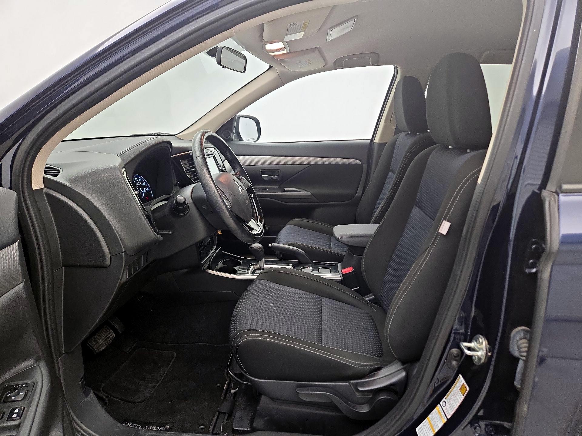 Thumbnail: 2017 Mitsubishi Outlander - 11