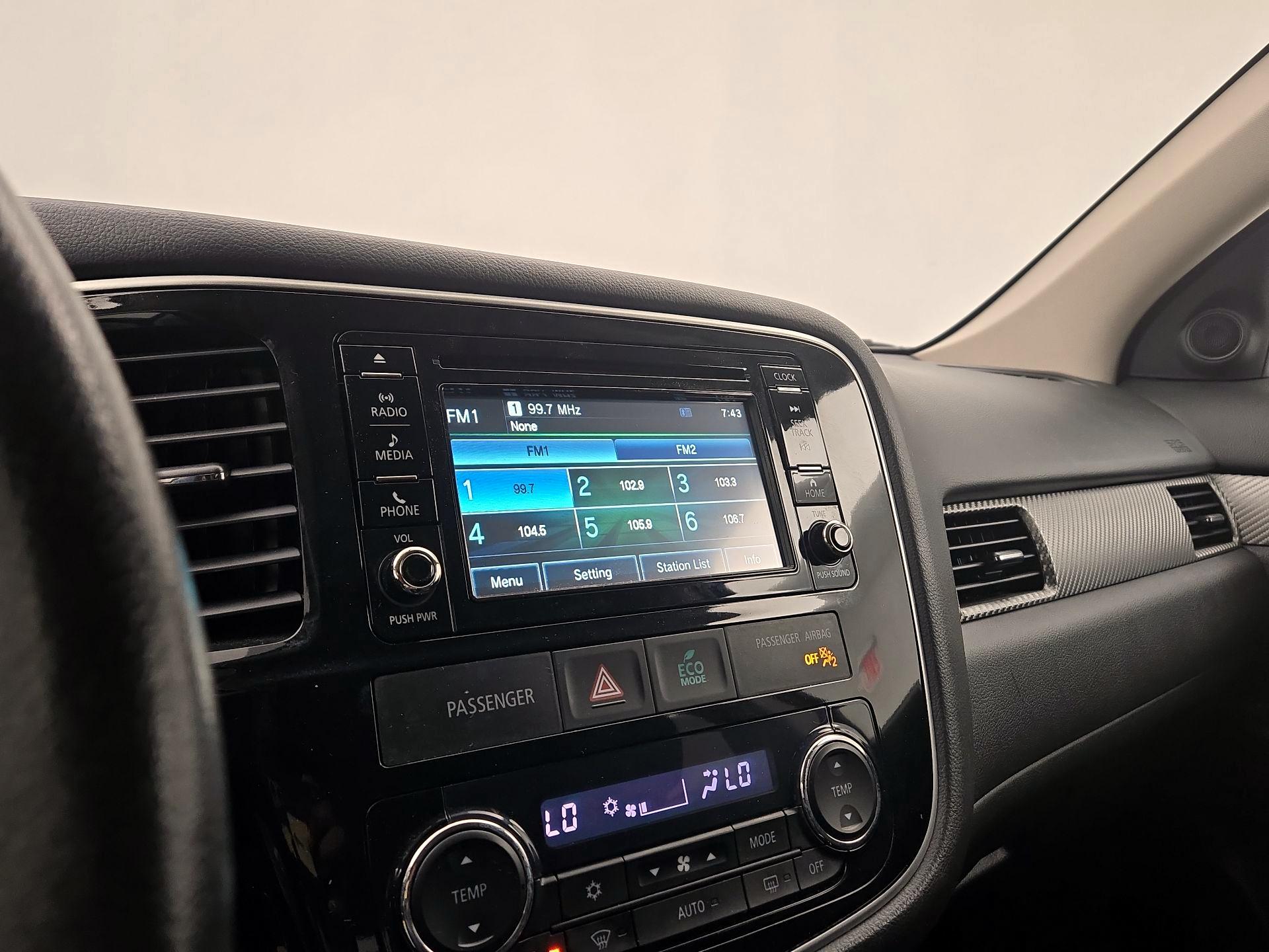 Thumbnail: 2017 Mitsubishi Outlander - 15