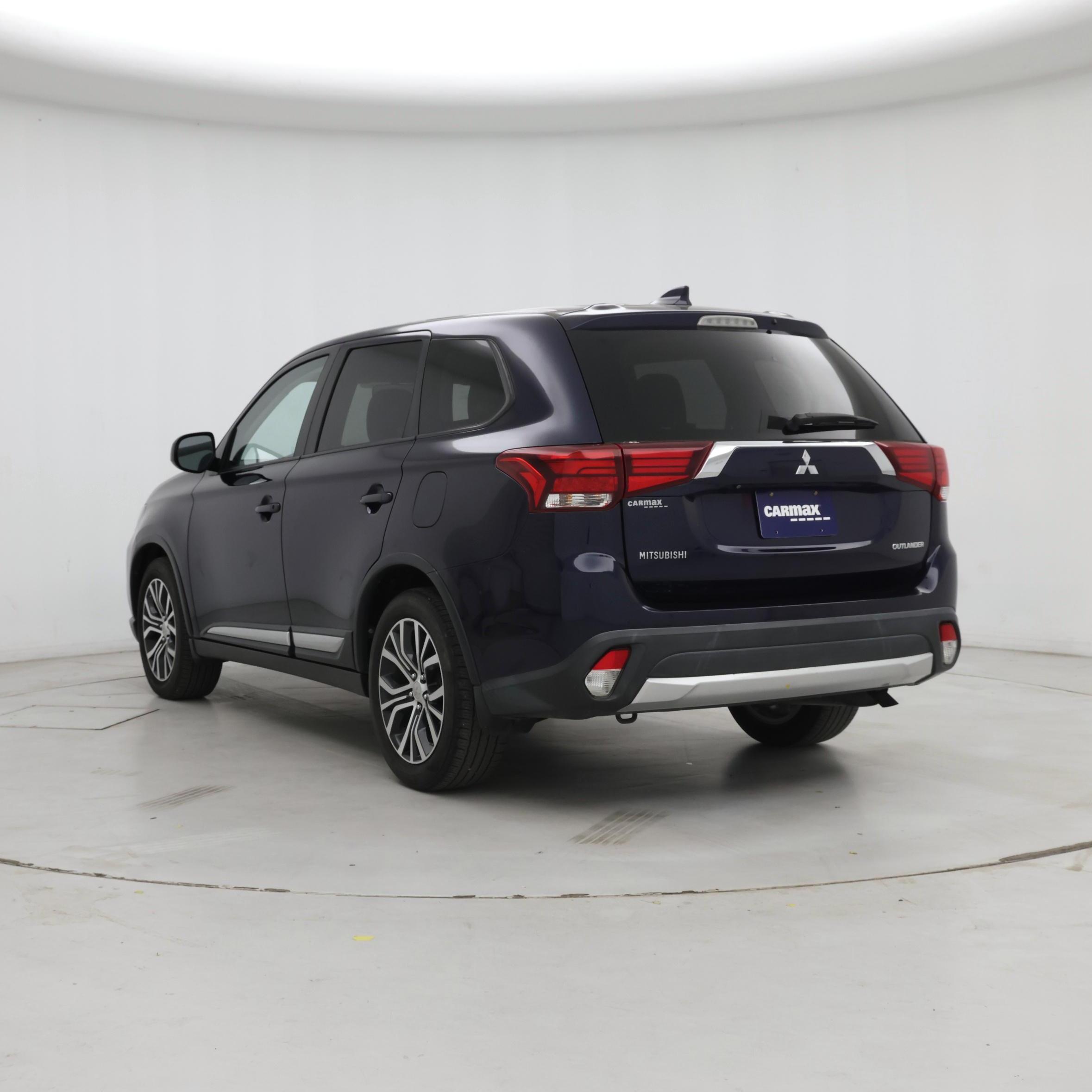 Thumbnail: 2017 Mitsubishi Outlander - 2
