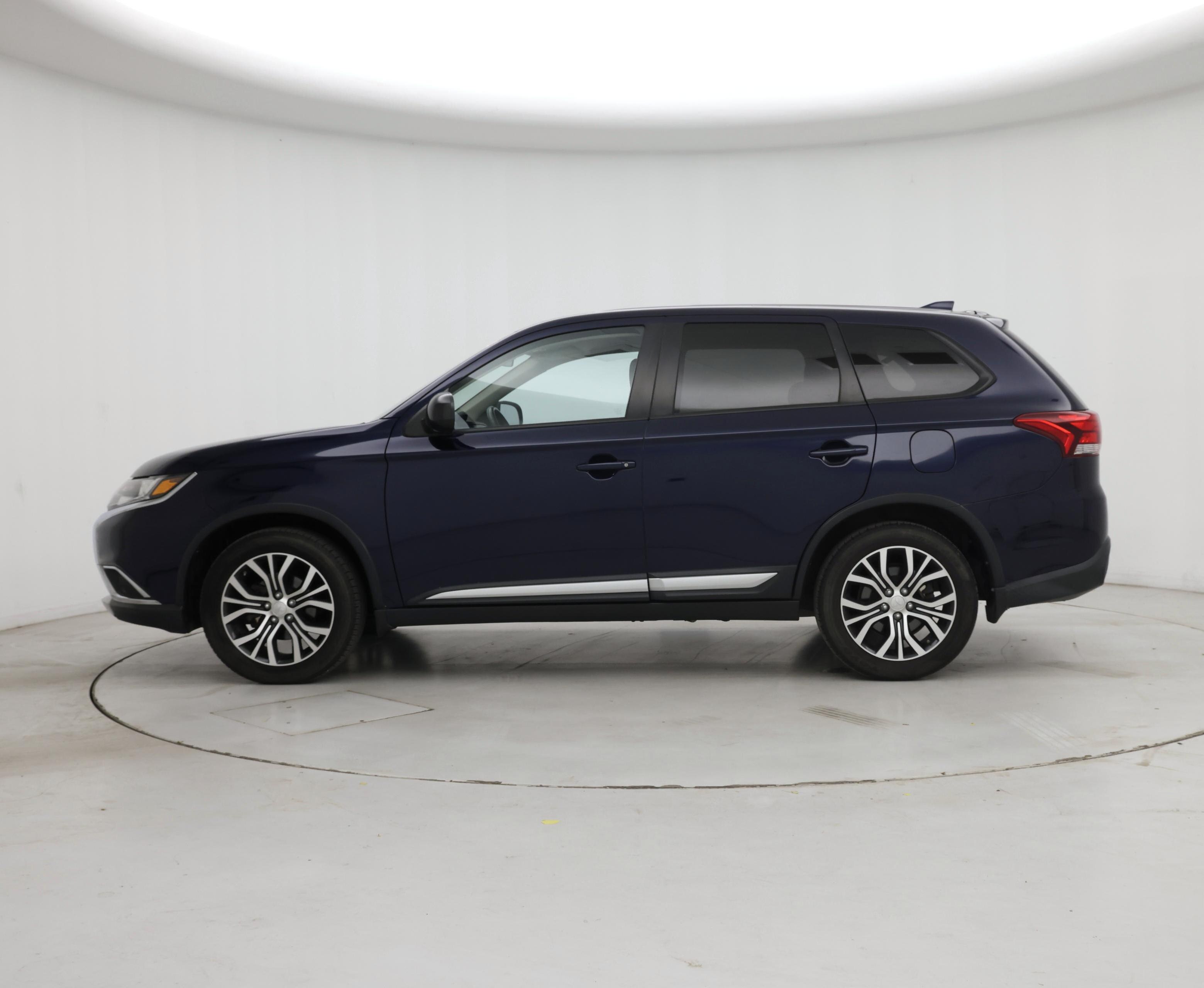 Thumbnail: 2017 Mitsubishi Outlander - 3