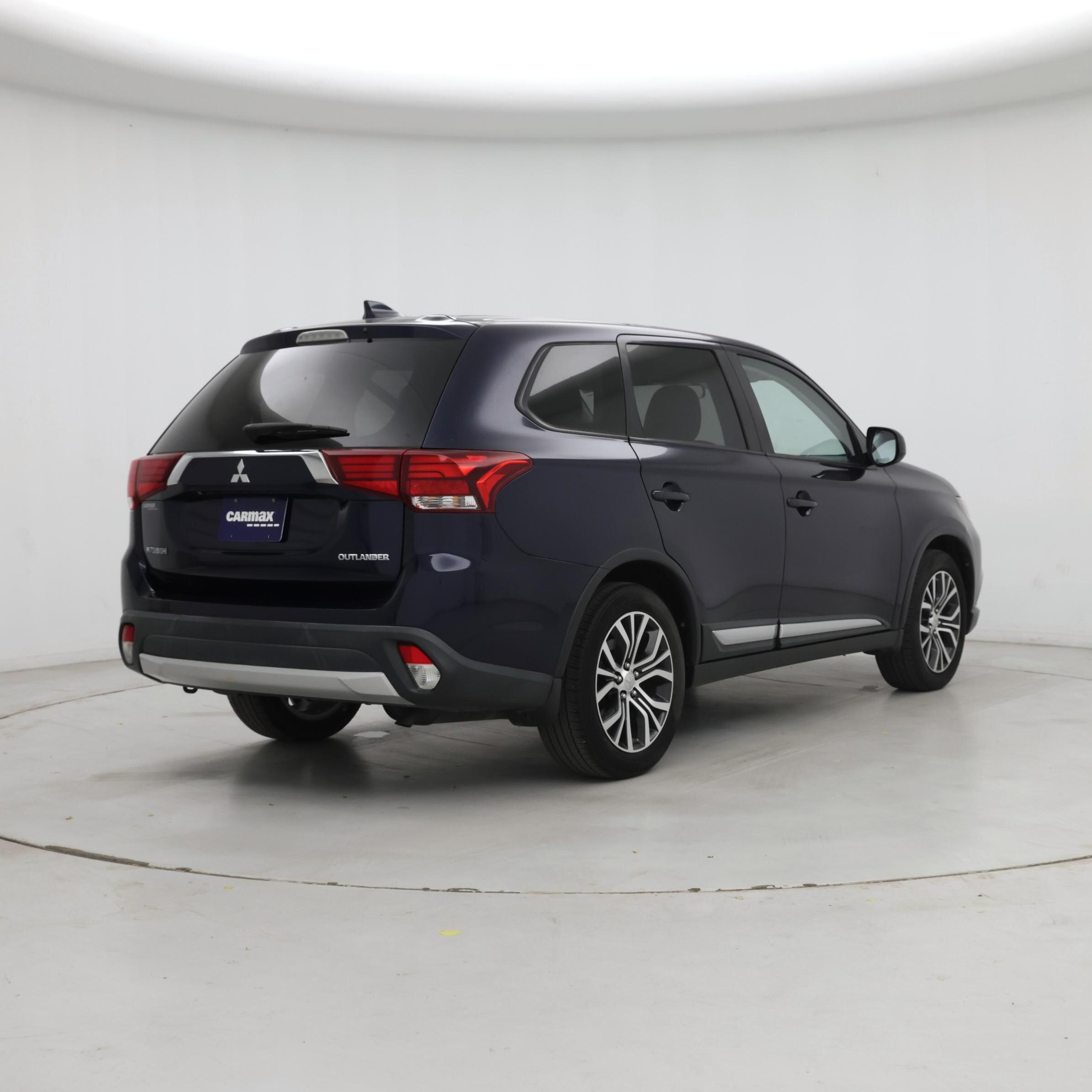 Thumbnail: 2017 Mitsubishi Outlander - 8