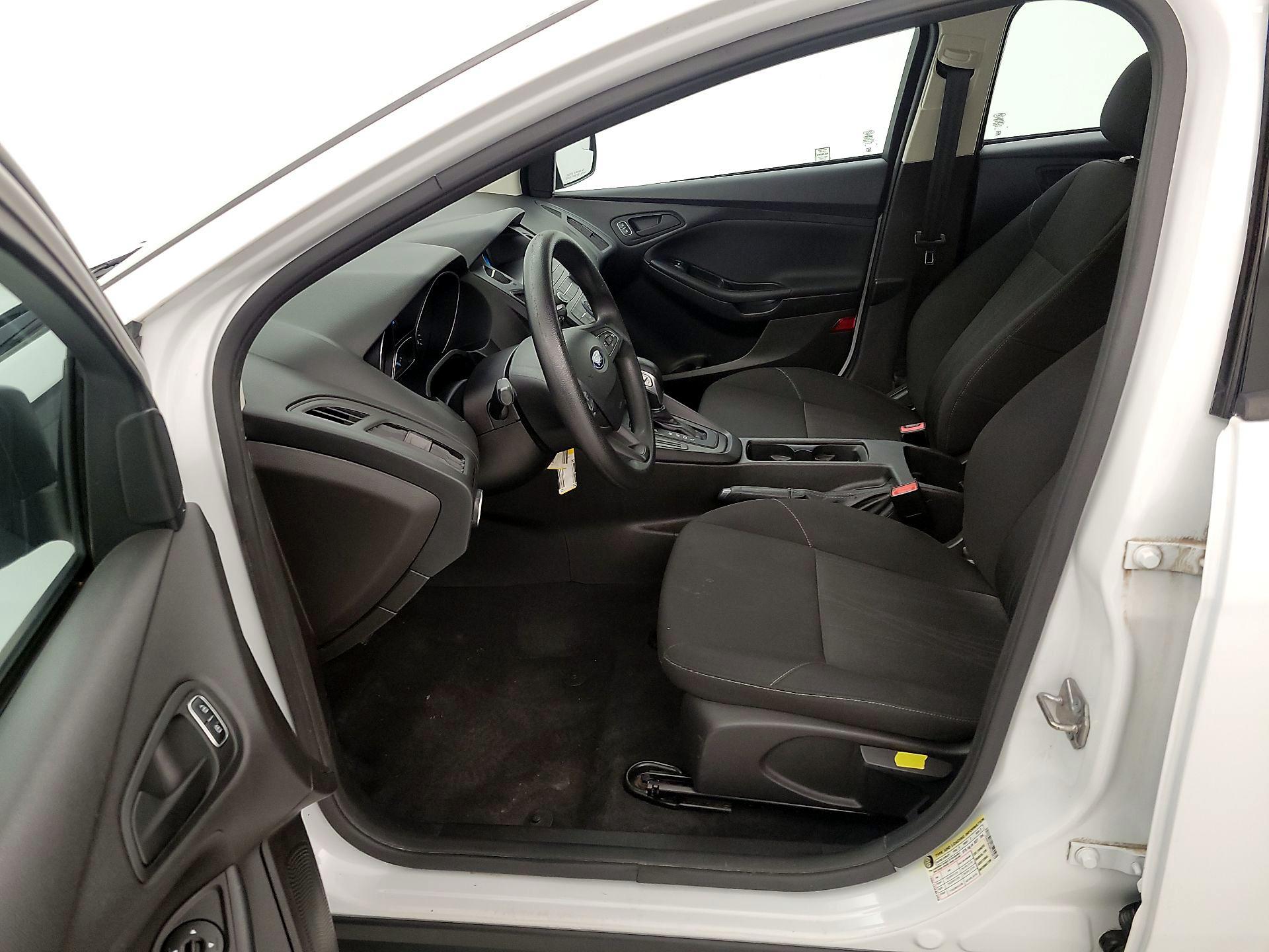 Thumbnail: 2015 Ford Focus - 11