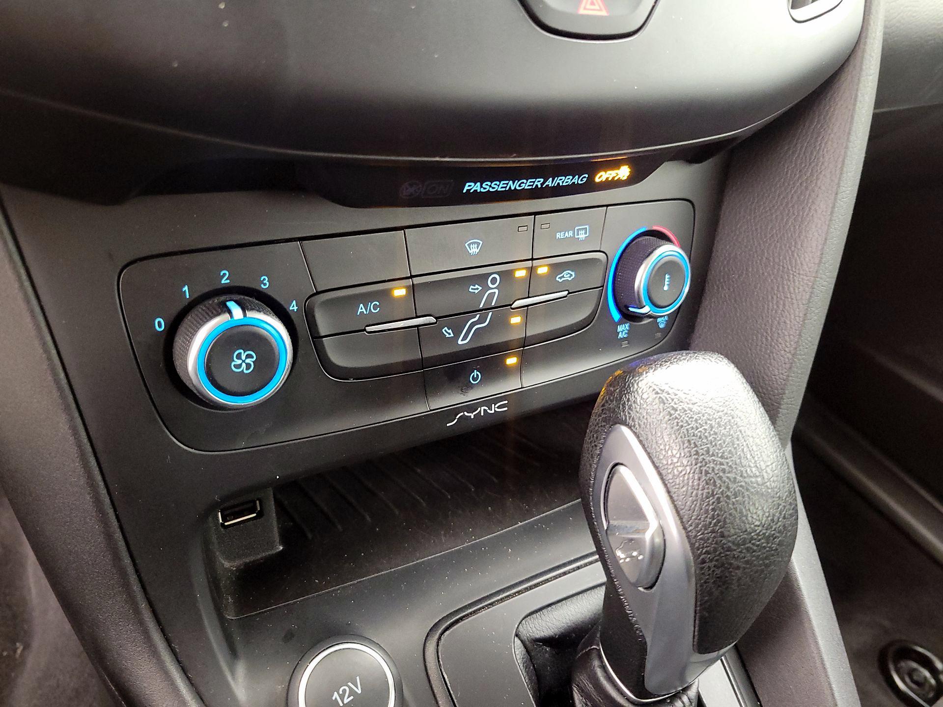 Thumbnail: 2015 Ford Focus - 16