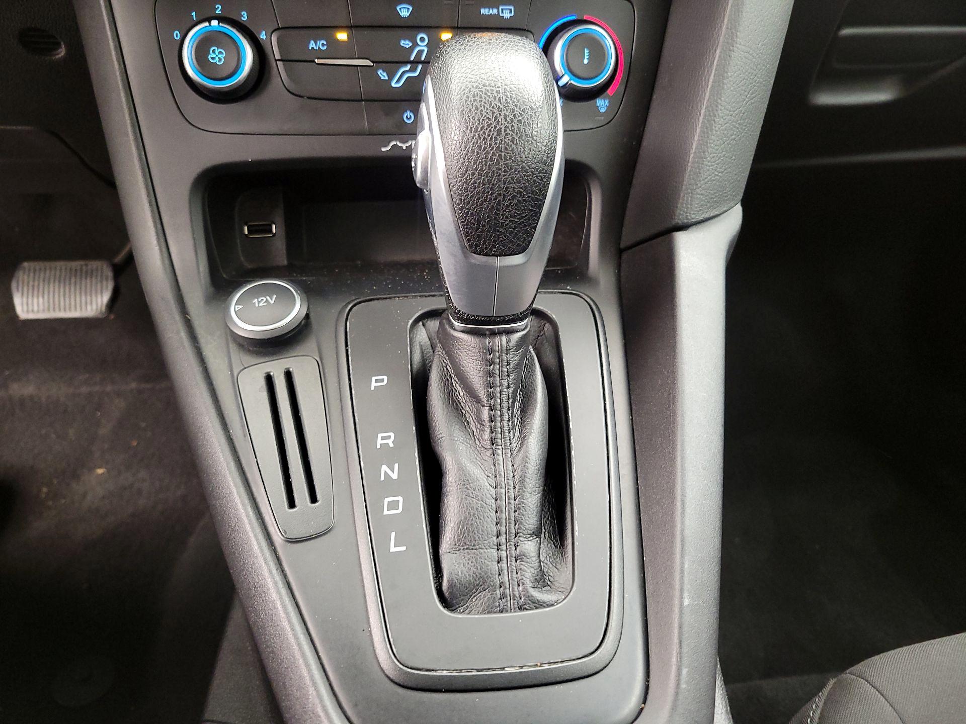 Thumbnail: 2015 Ford Focus - 17