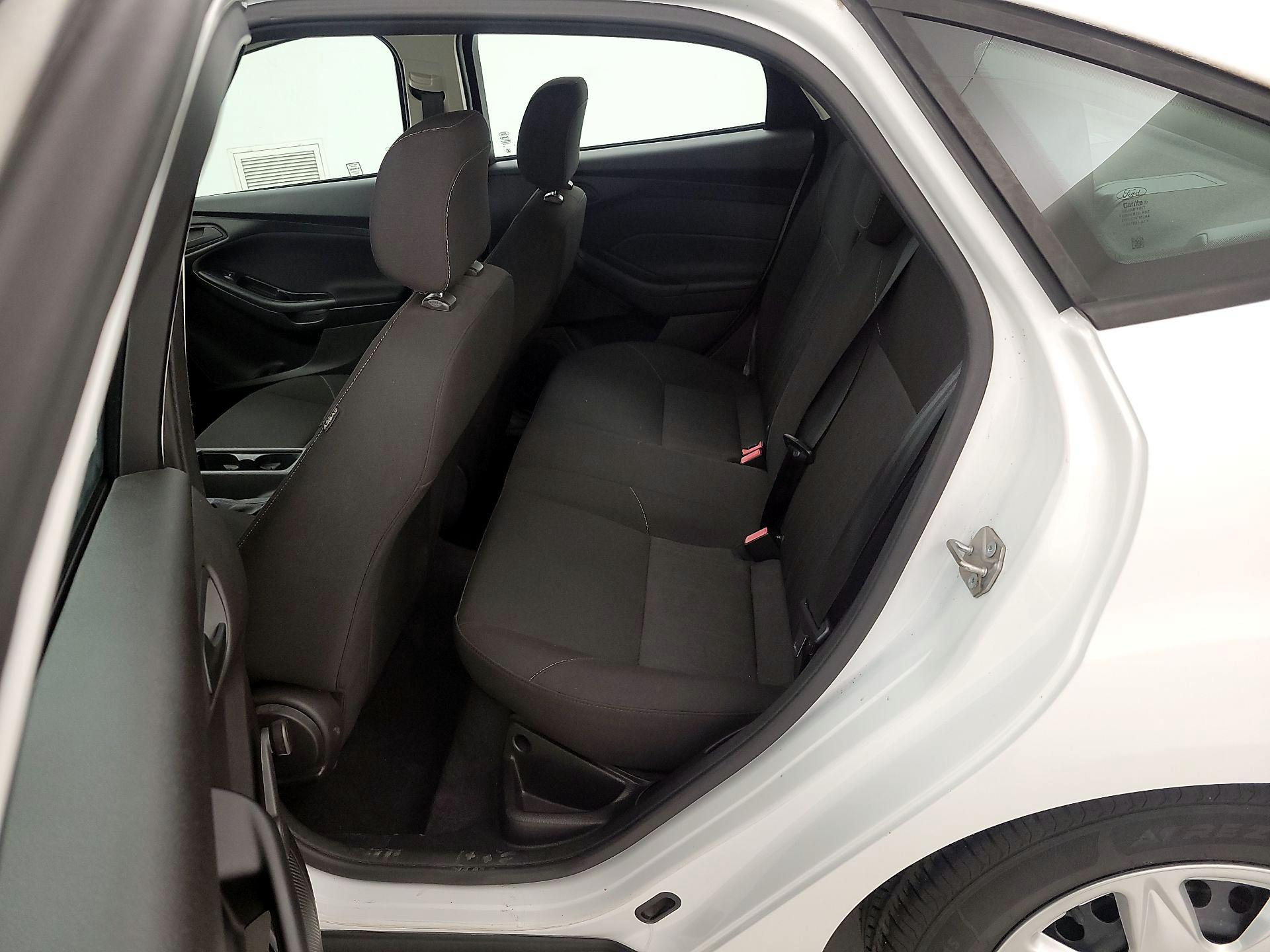 Thumbnail: 2015 Ford Focus - 19