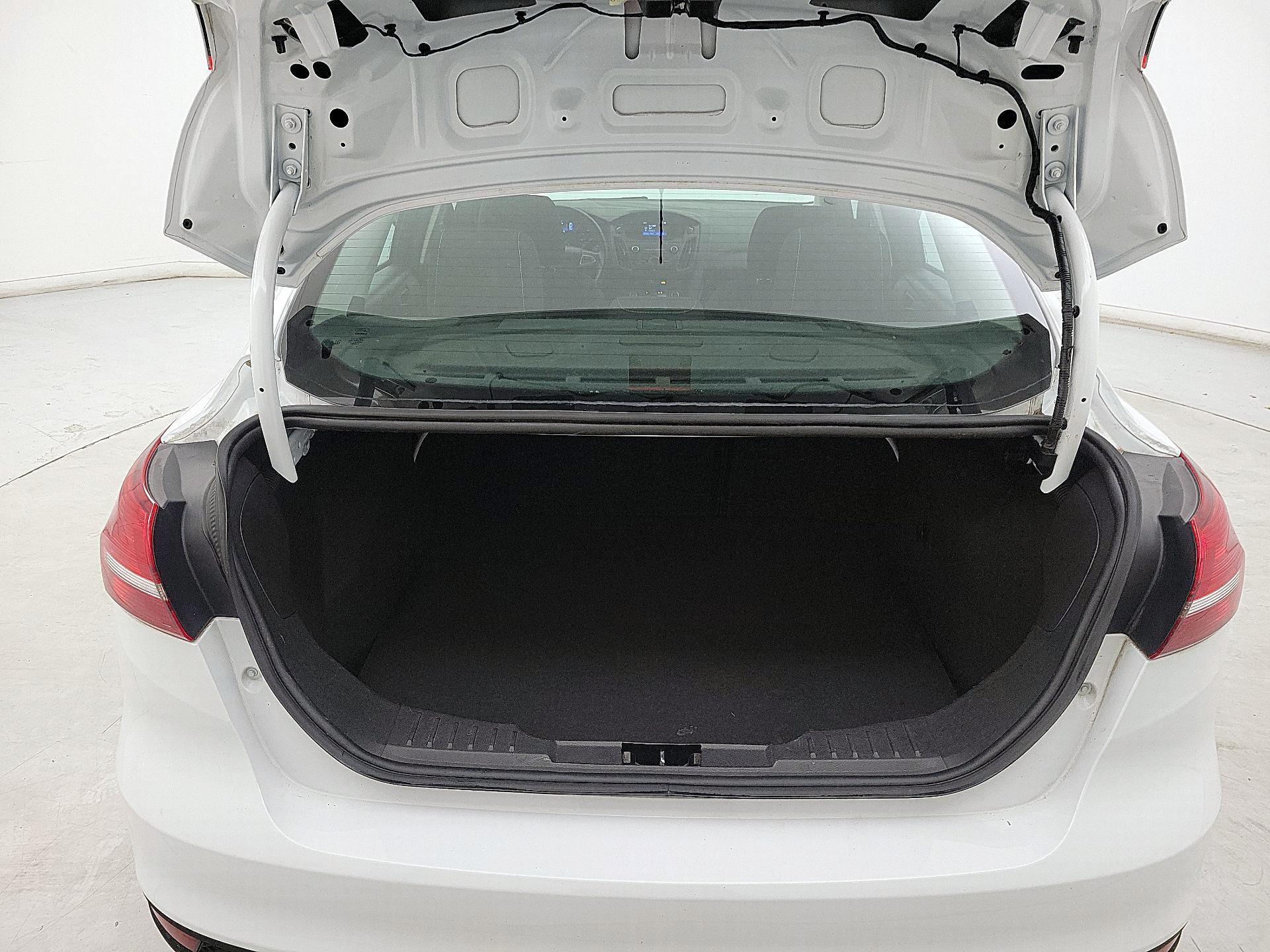 Thumbnail: 2015 Ford Focus - 20