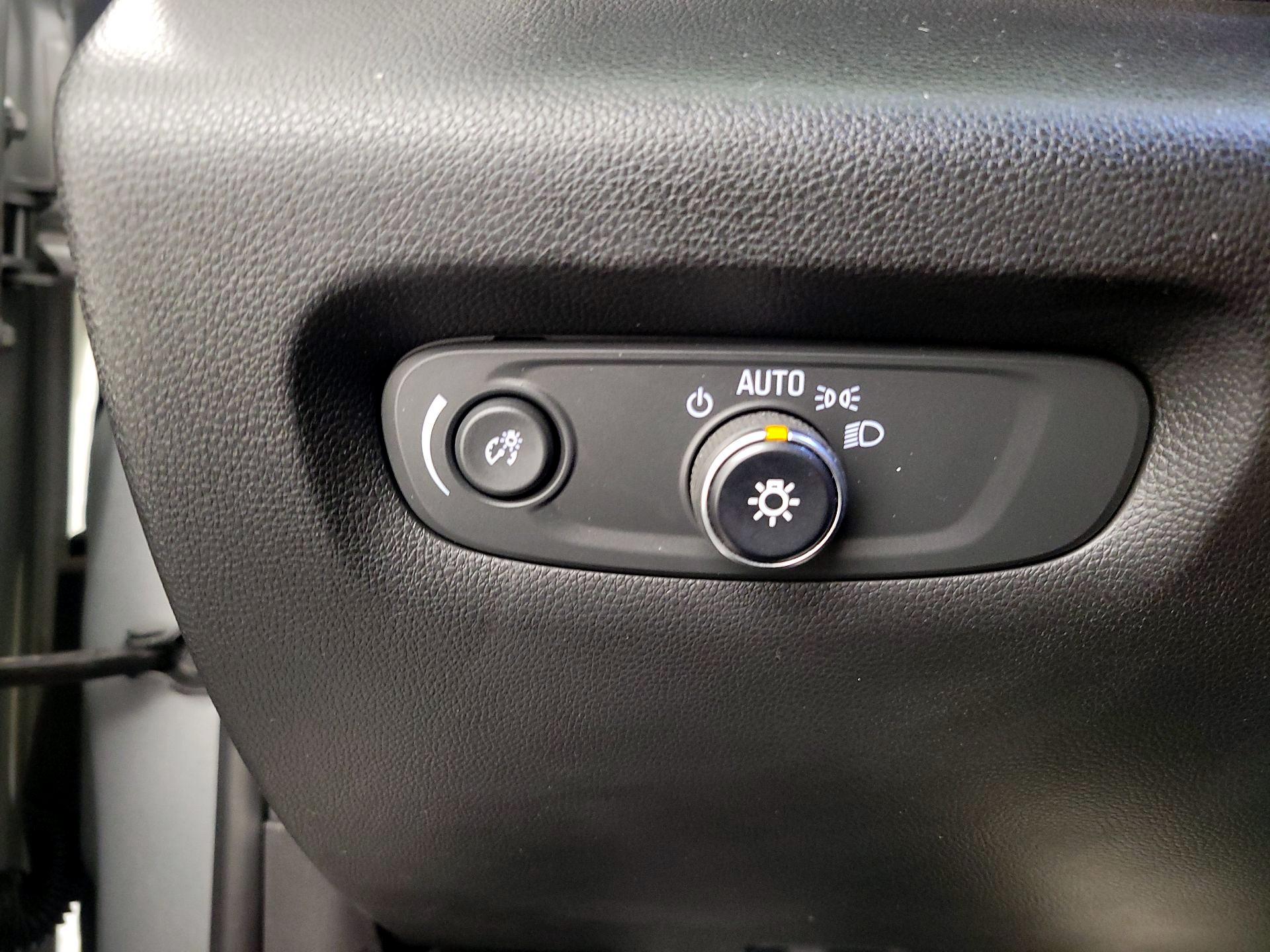 Thumbnail: 2021 Chevrolet Traverse - 13