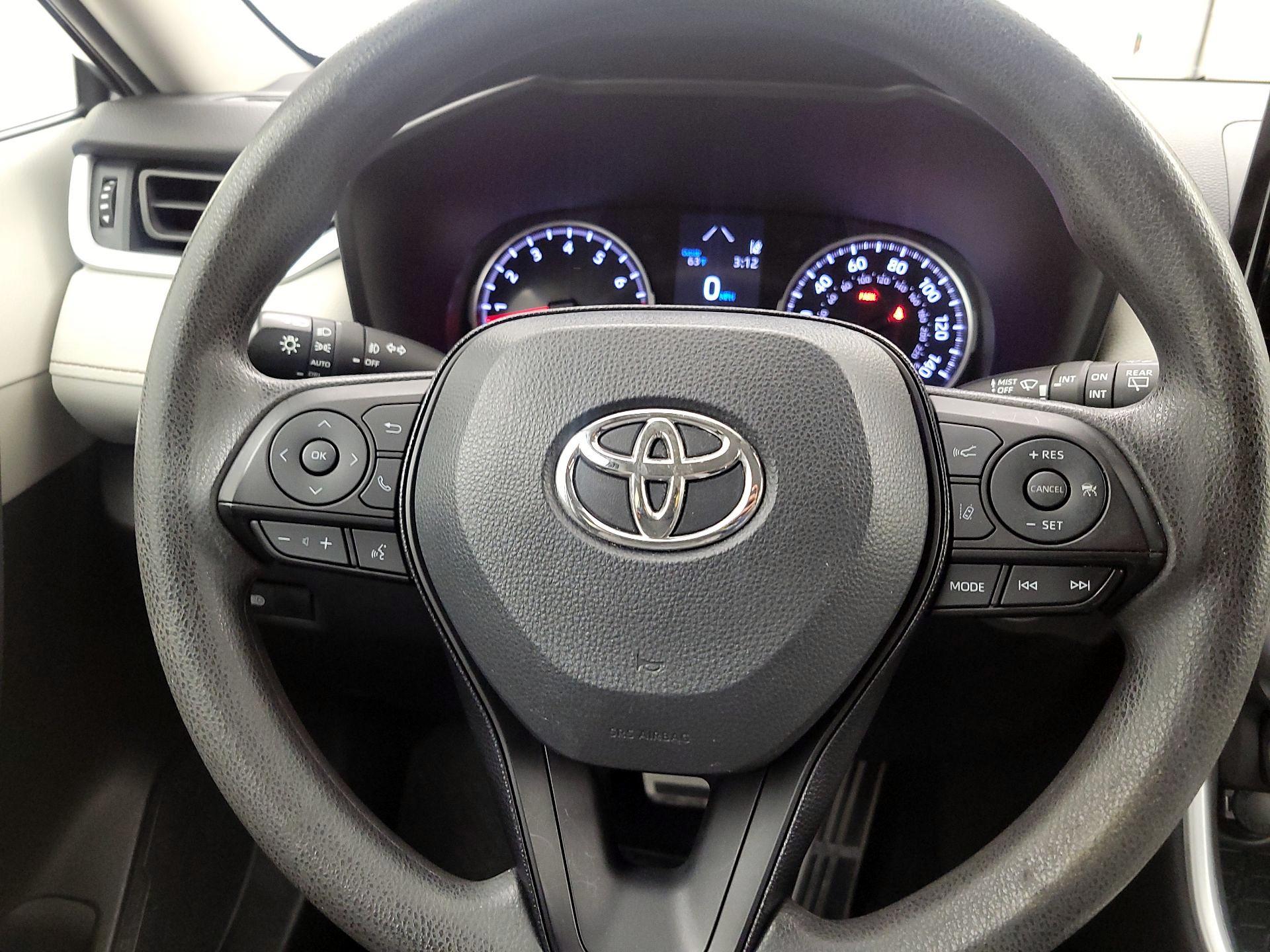 Thumbnail: 2021 Toyota RAV4 - 10