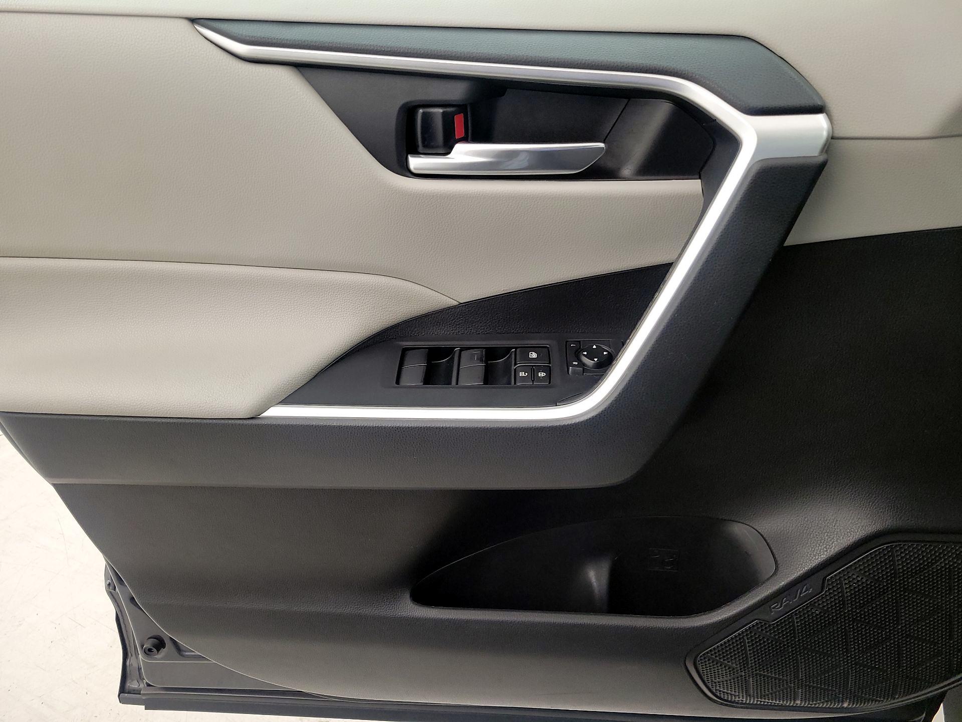 Thumbnail: 2021 Toyota RAV4 - 12