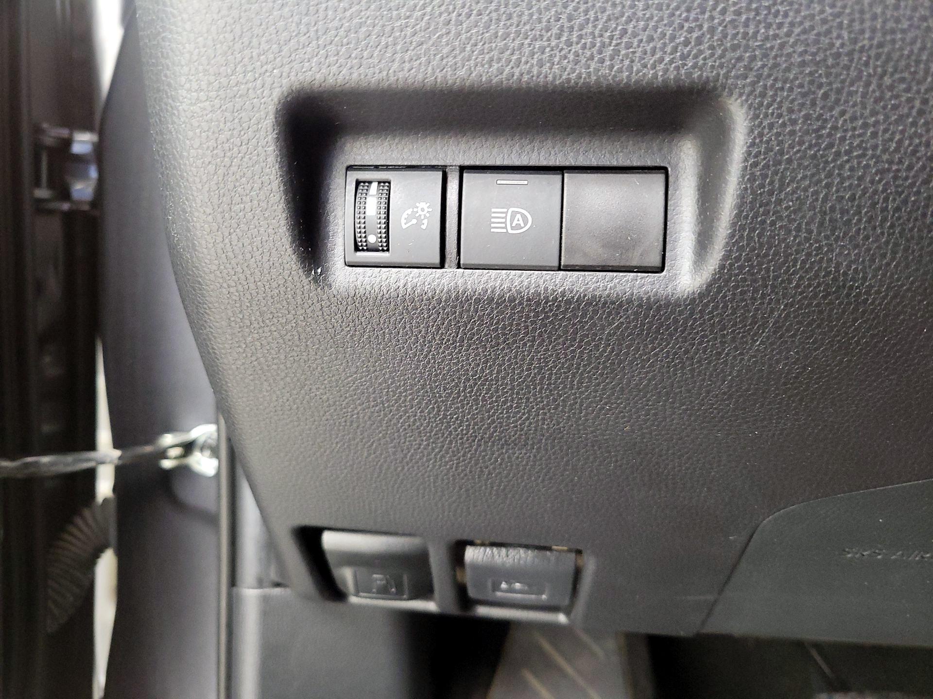 Thumbnail: 2021 Toyota RAV4 - 13