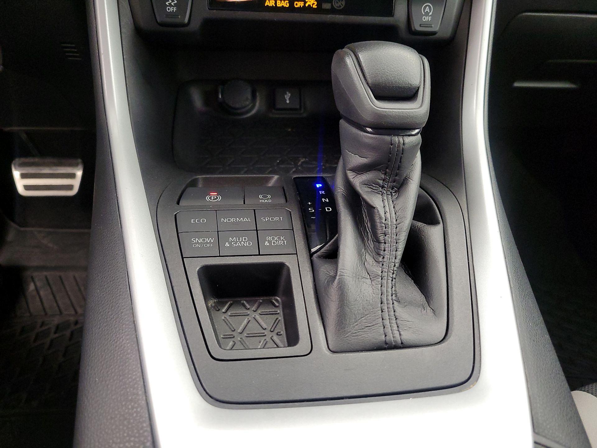 Thumbnail: 2021 Toyota RAV4 - 17