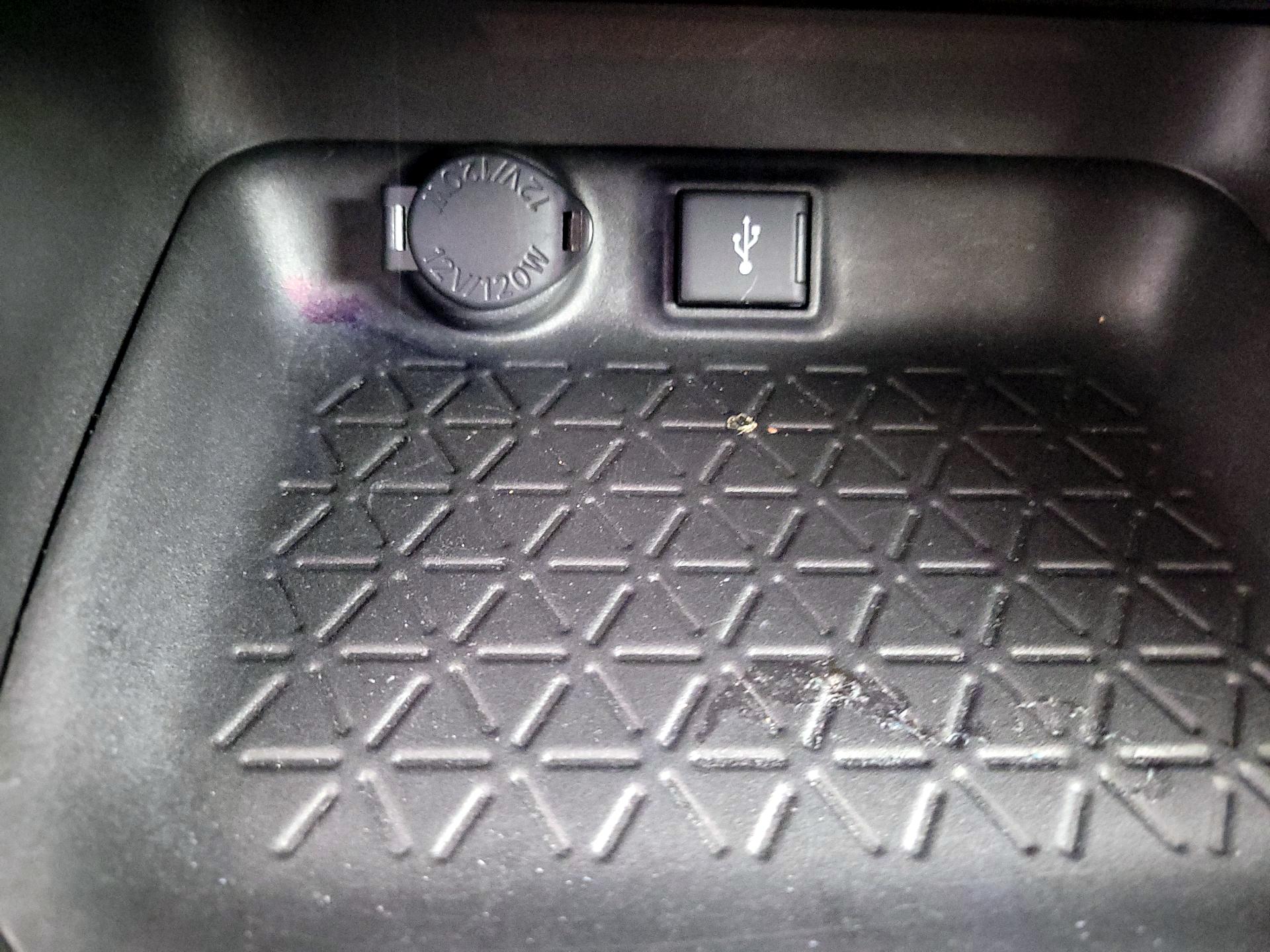 Thumbnail: 2021 Toyota RAV4 - 18