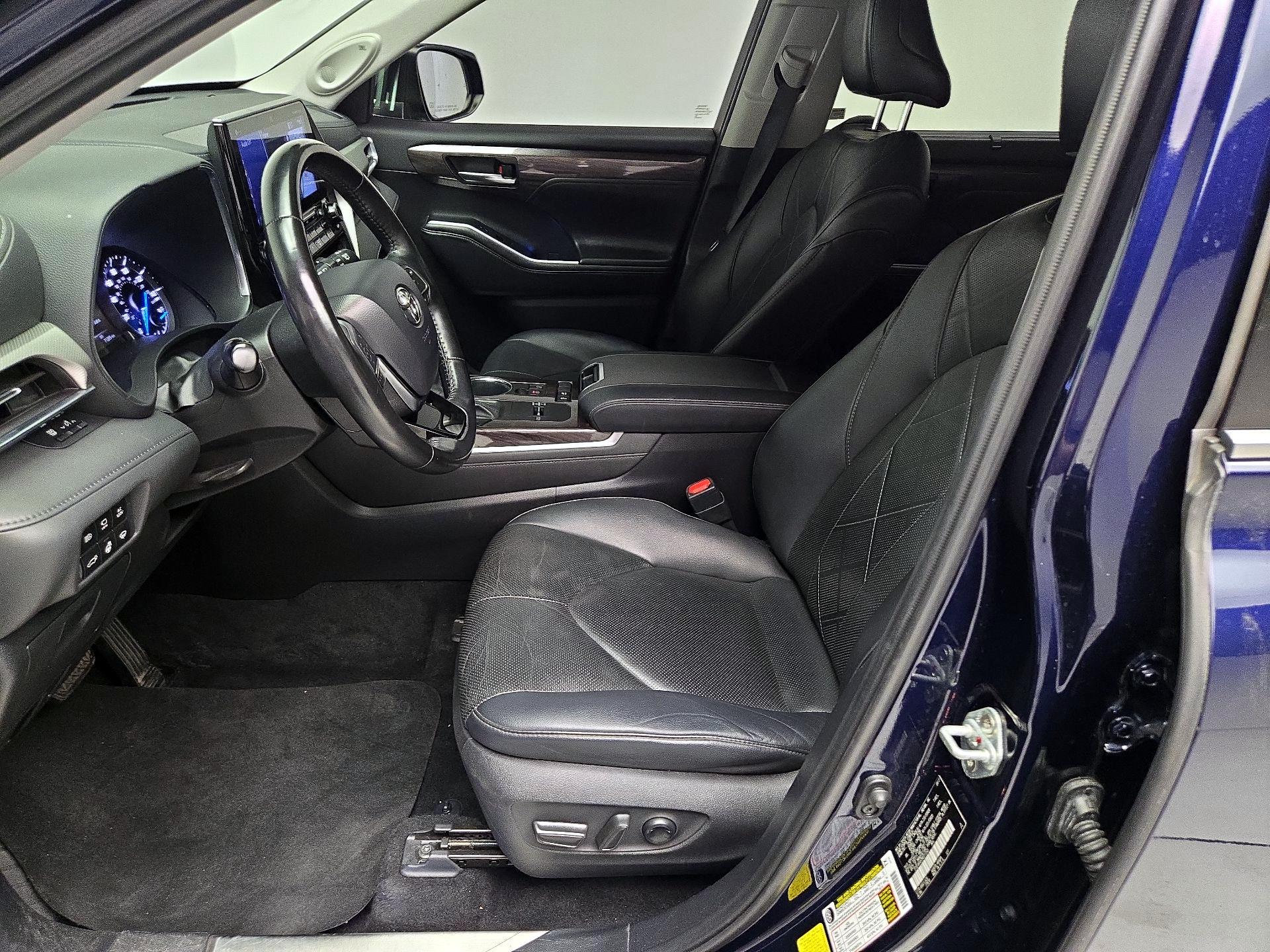 Thumbnail: 2021 Toyota Highlander - 11