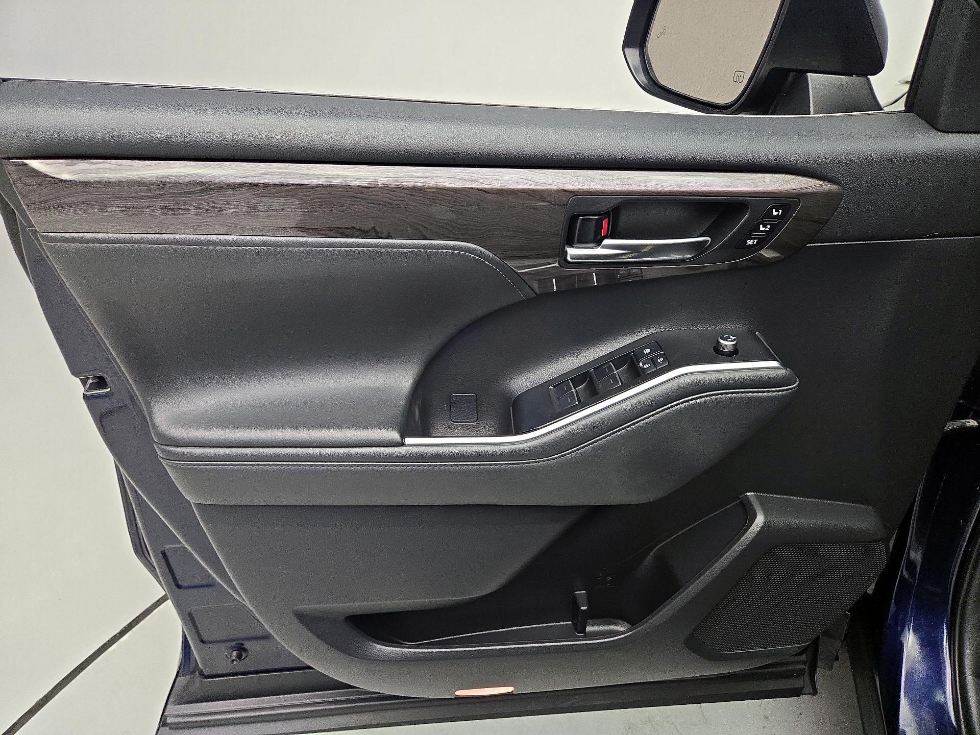 Thumbnail: 2021 Toyota Highlander - 12