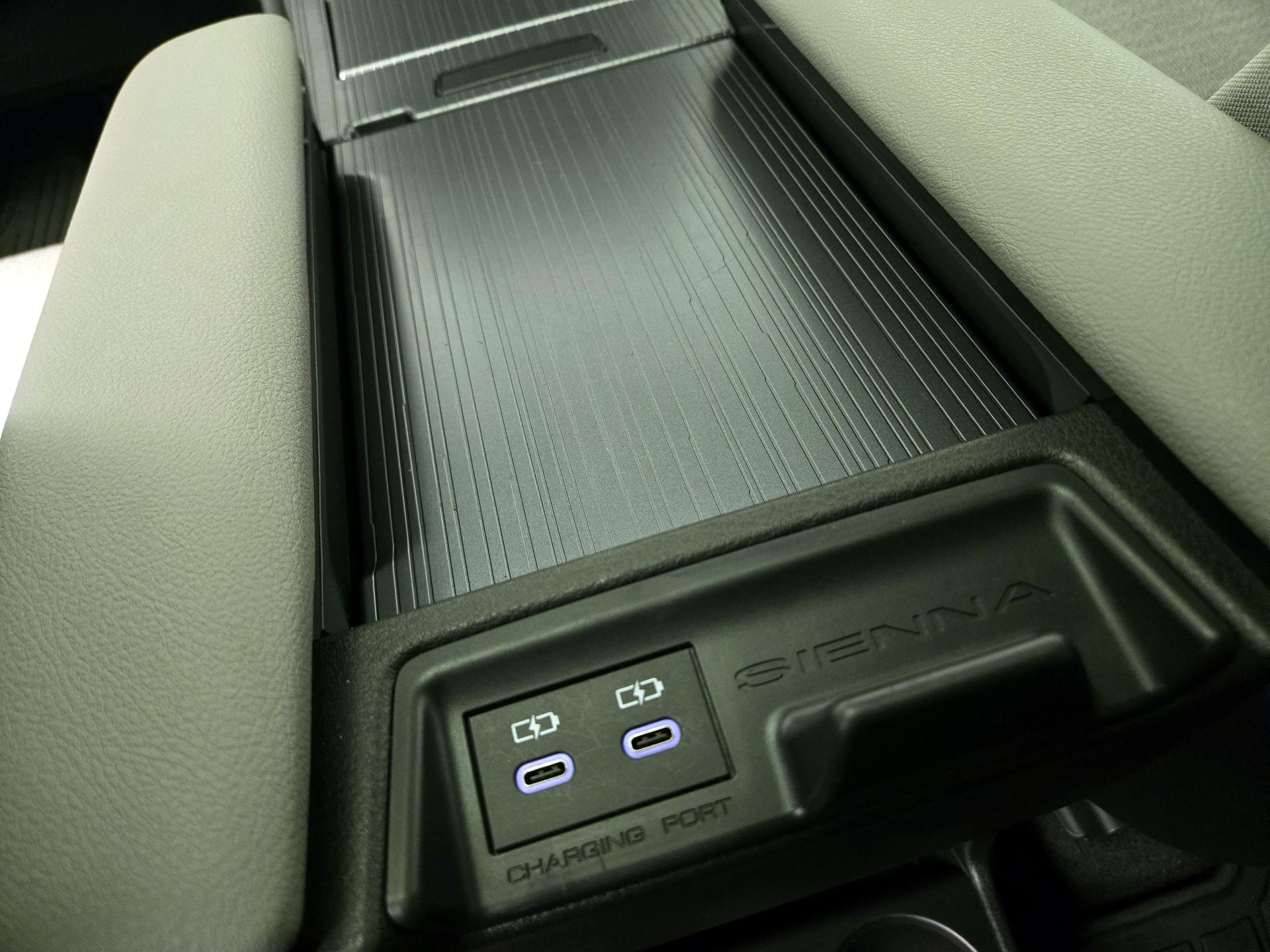 Thumbnail: 2025 Toyota Sienna - 18