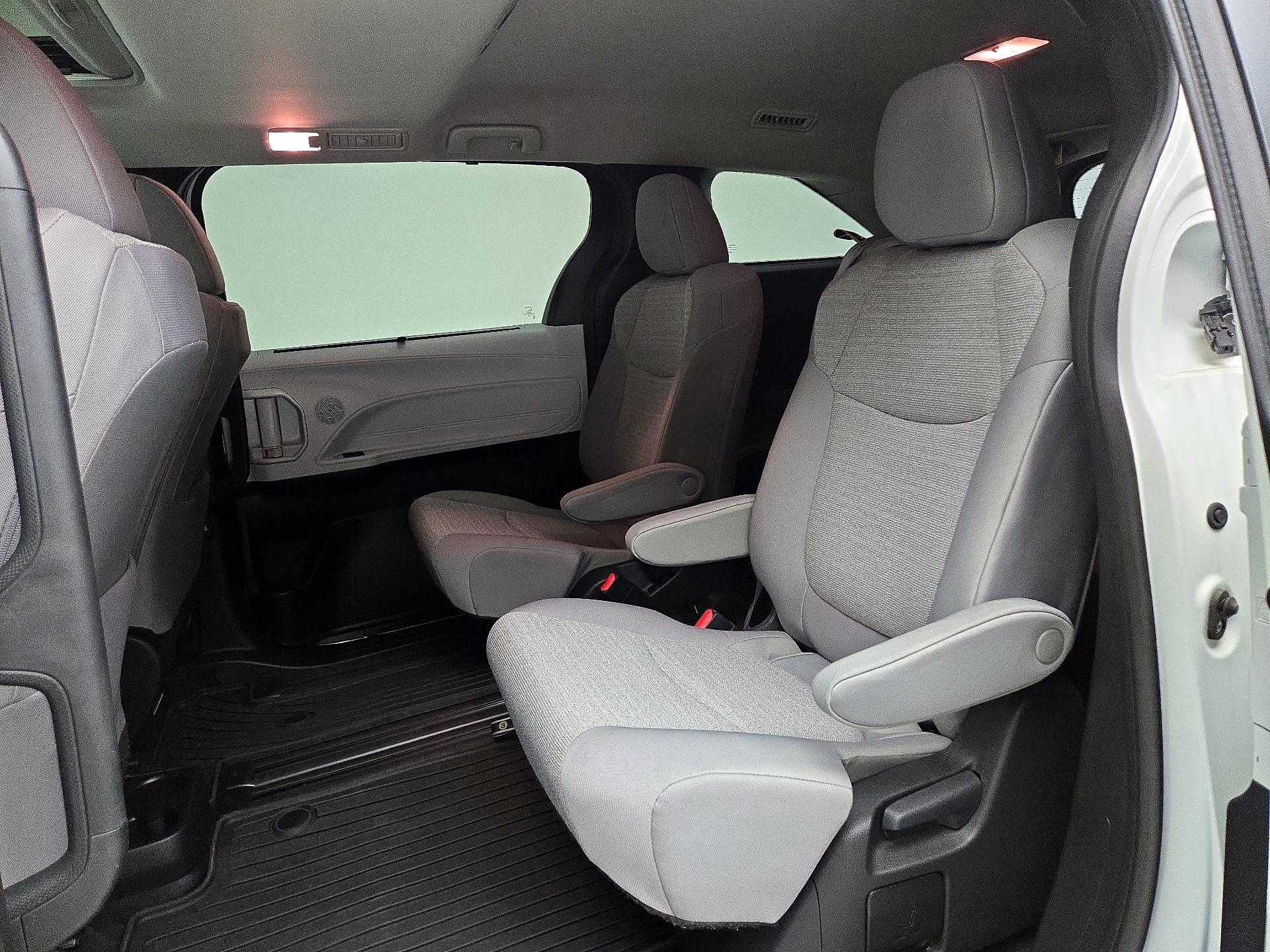 Thumbnail: 2025 Toyota Sienna - 20