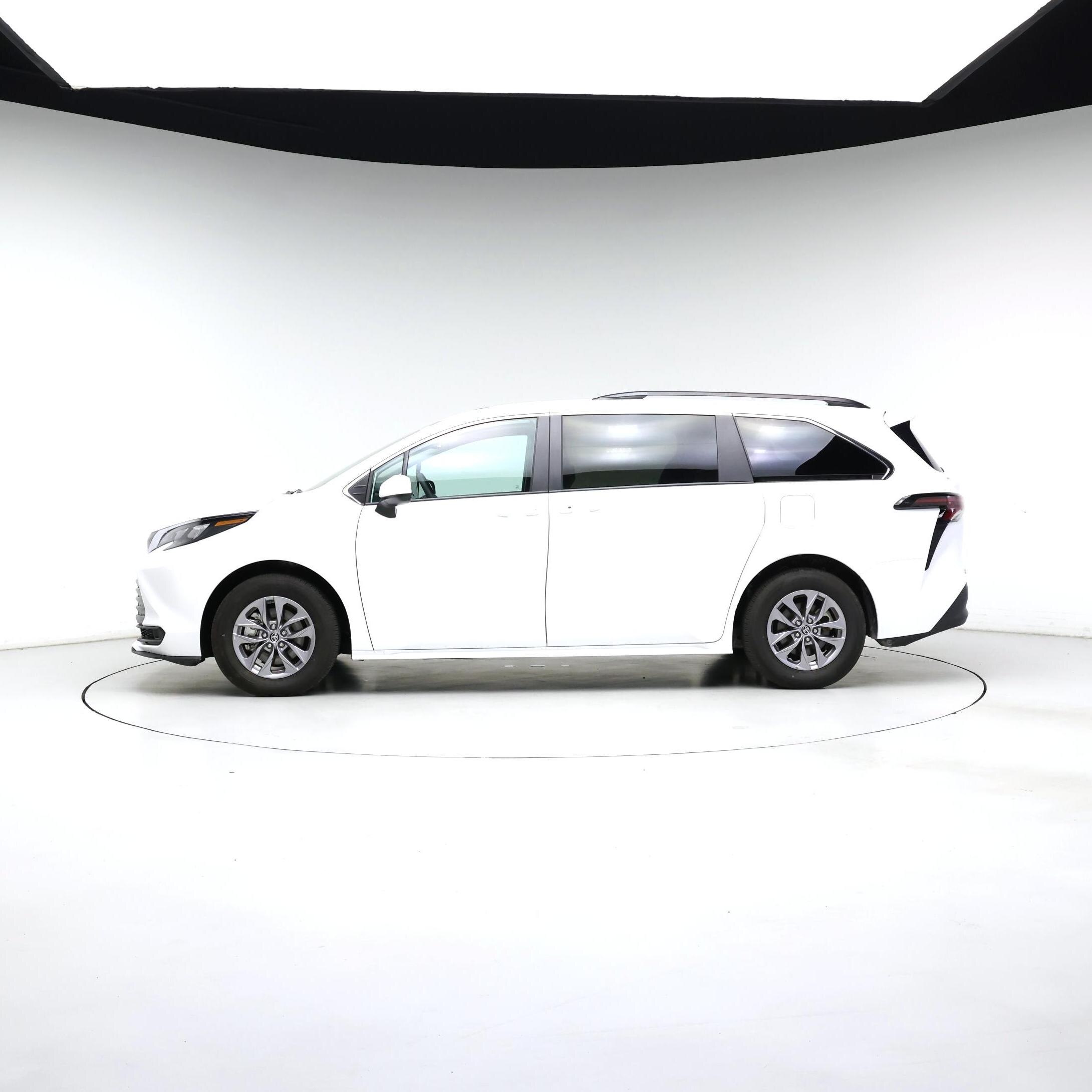 Thumbnail: 2025 Toyota Sienna - 3